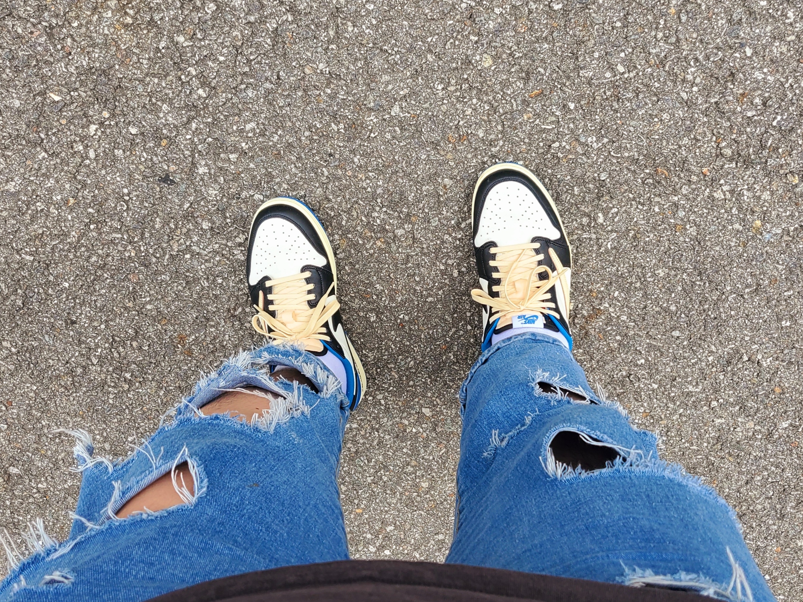 Jordan 1 x Travis Scott x Fragment Retro Low OG SP Military Blue 착용 스타일 - 3