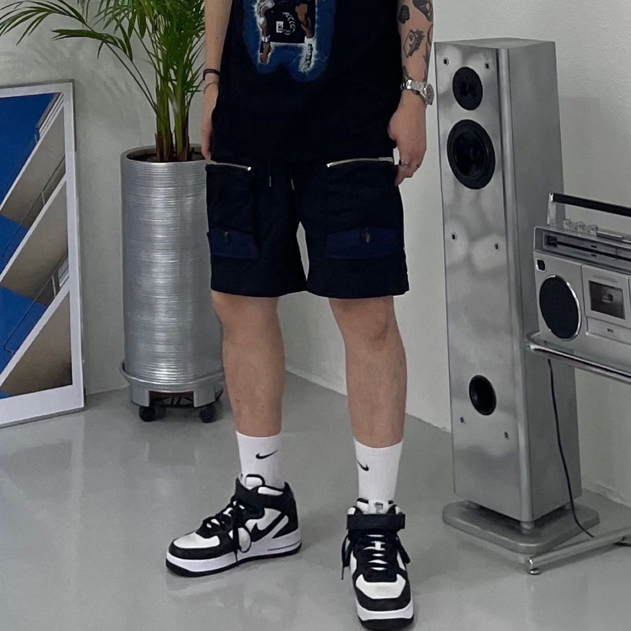 Nike x Stussy Air Force 1 '07 Mid SP Black and Light Bone 착용 스타일 - 2