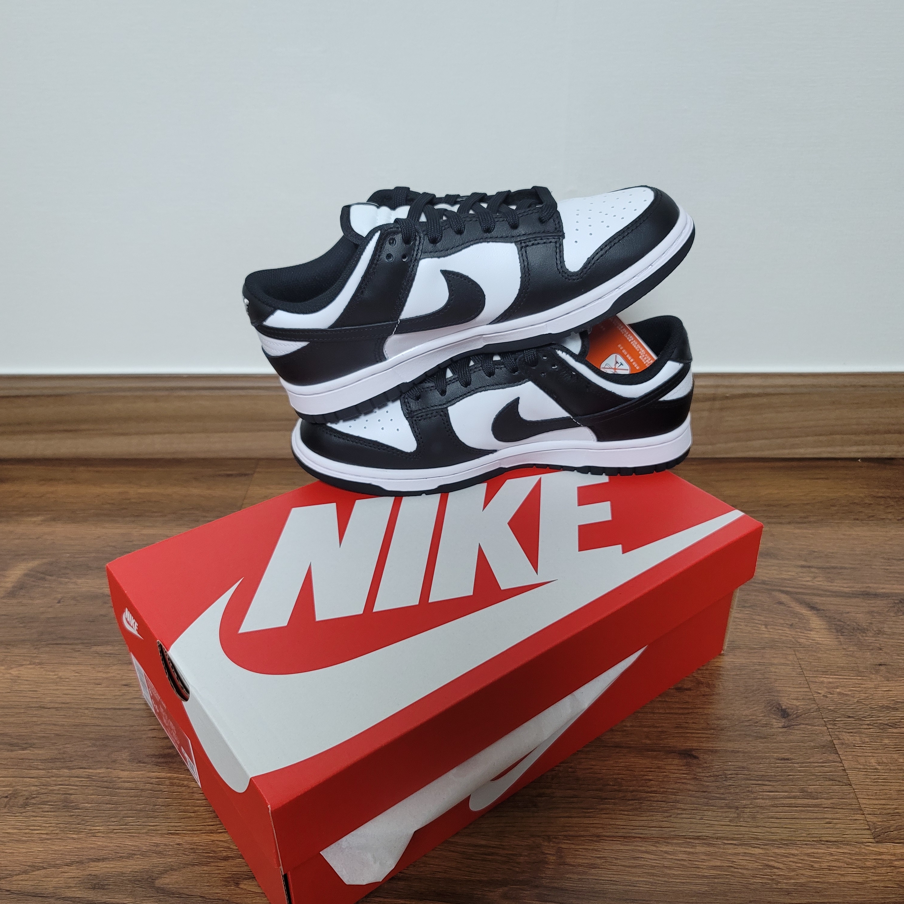 (W) Nike Dunk Low Black 착용 스타일 - 2