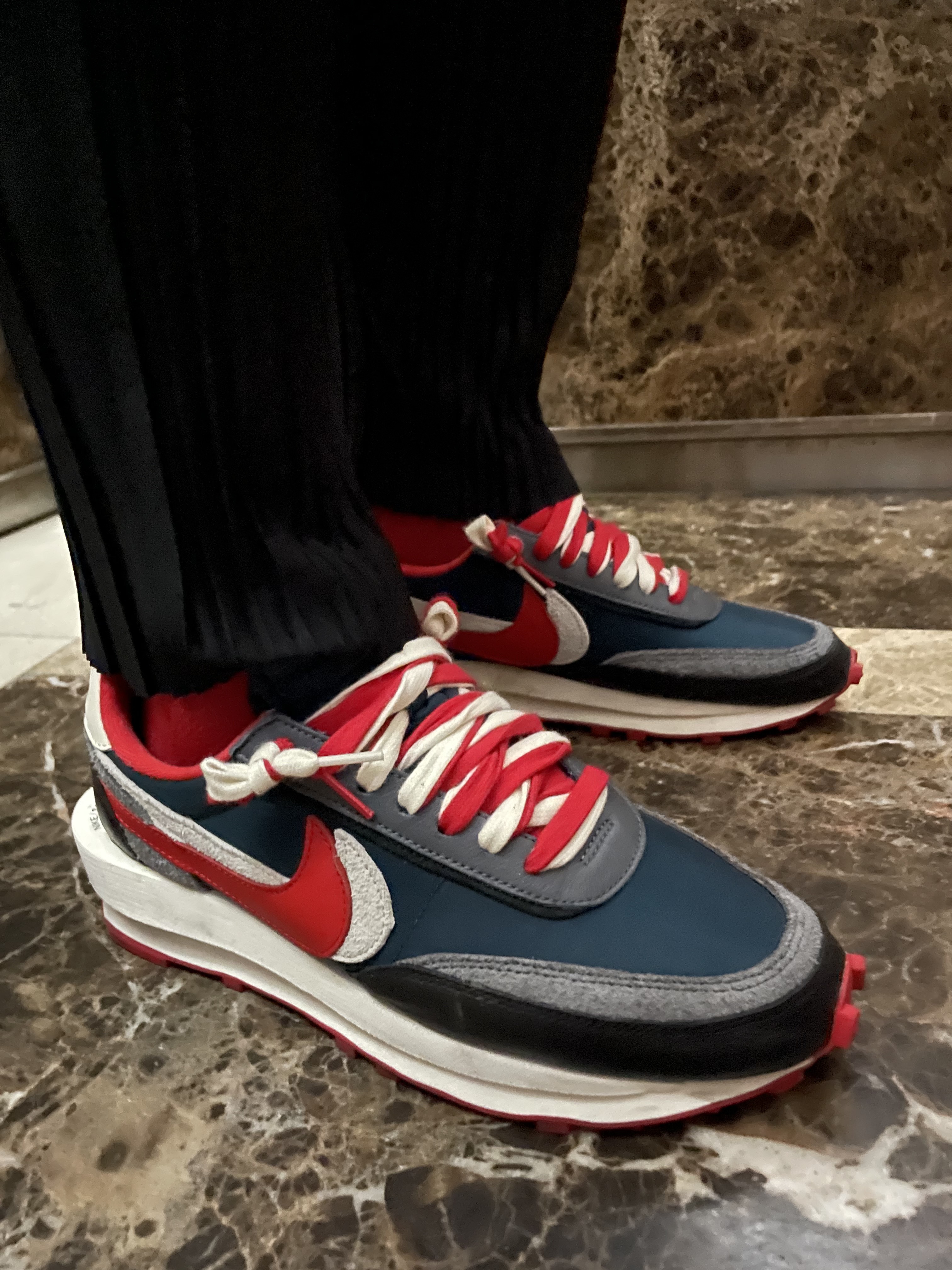 Nike x Sacai x Undercover LDWaffle Midnight Spruce University Red 착용 스타일 - 5