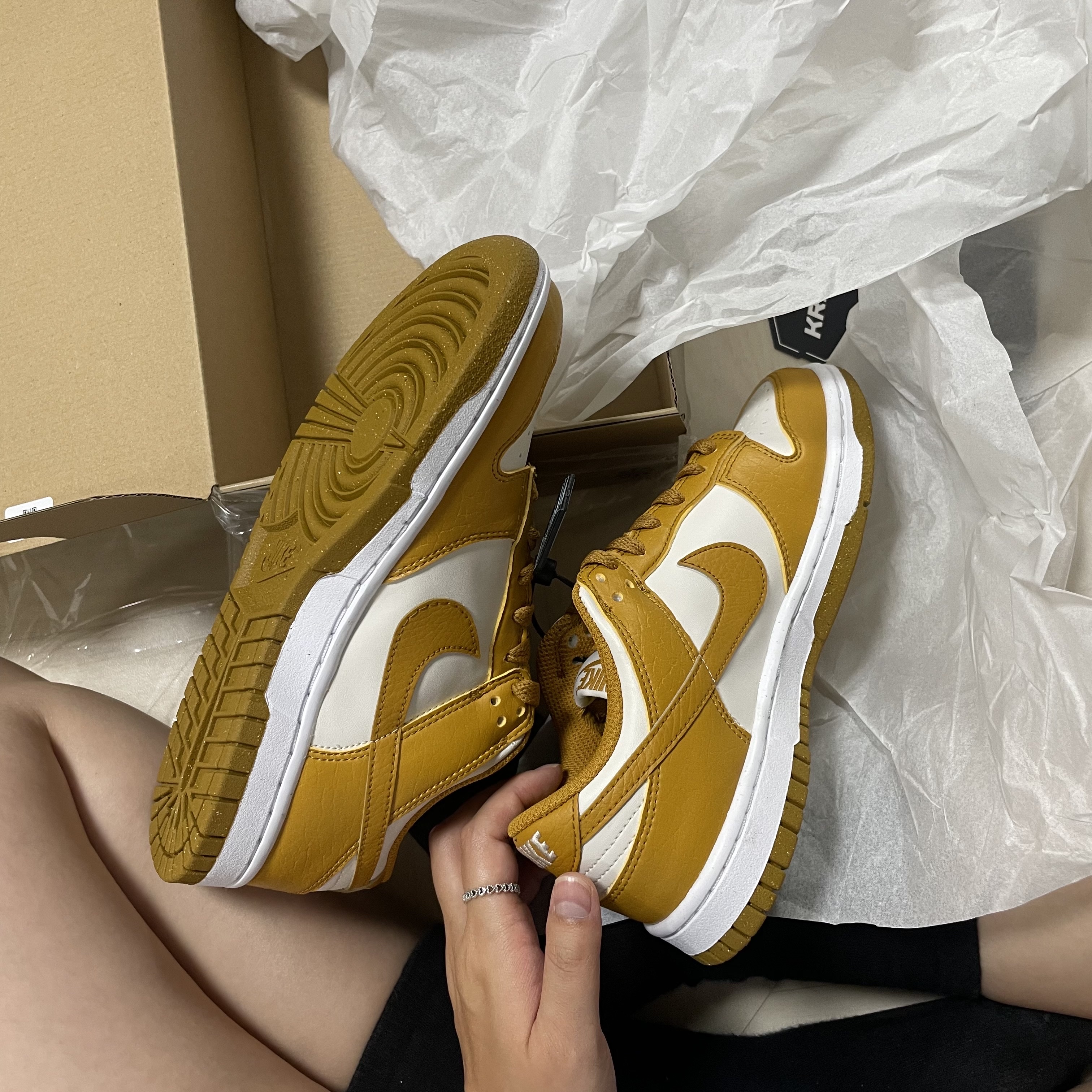 (W) Nike Dunk Low Next Nature Phantom 착용 스타일 - 1