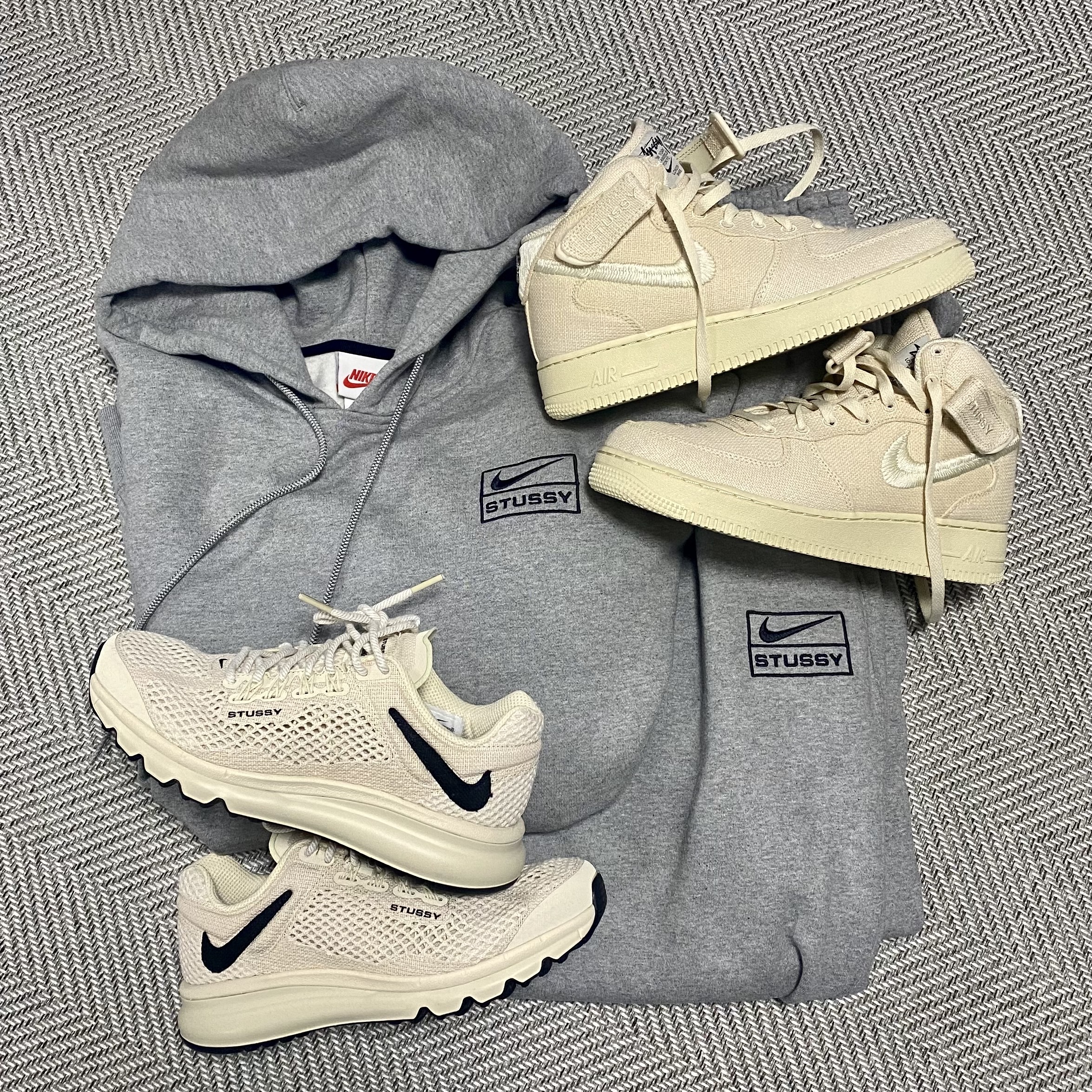 Nike x Stussy Air Max 2013 Fossil, Nike x Stussy NRG RA Pullover Hoodie Dark Grey Heather (DJ9488-063) 착용 스타일