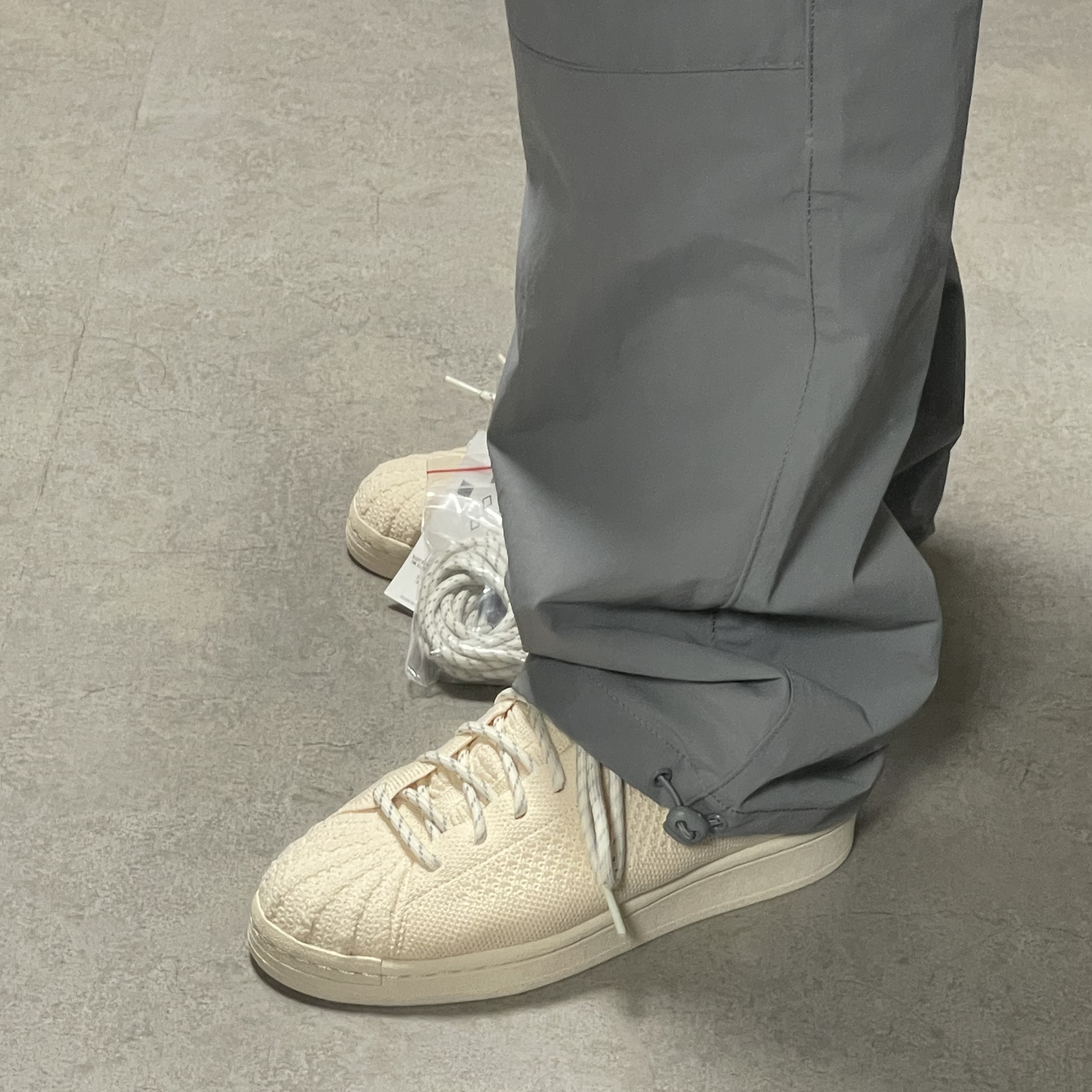 Adidas x Pharrell Williams Superstar Primeknit Cream 착용 스타일 - 4