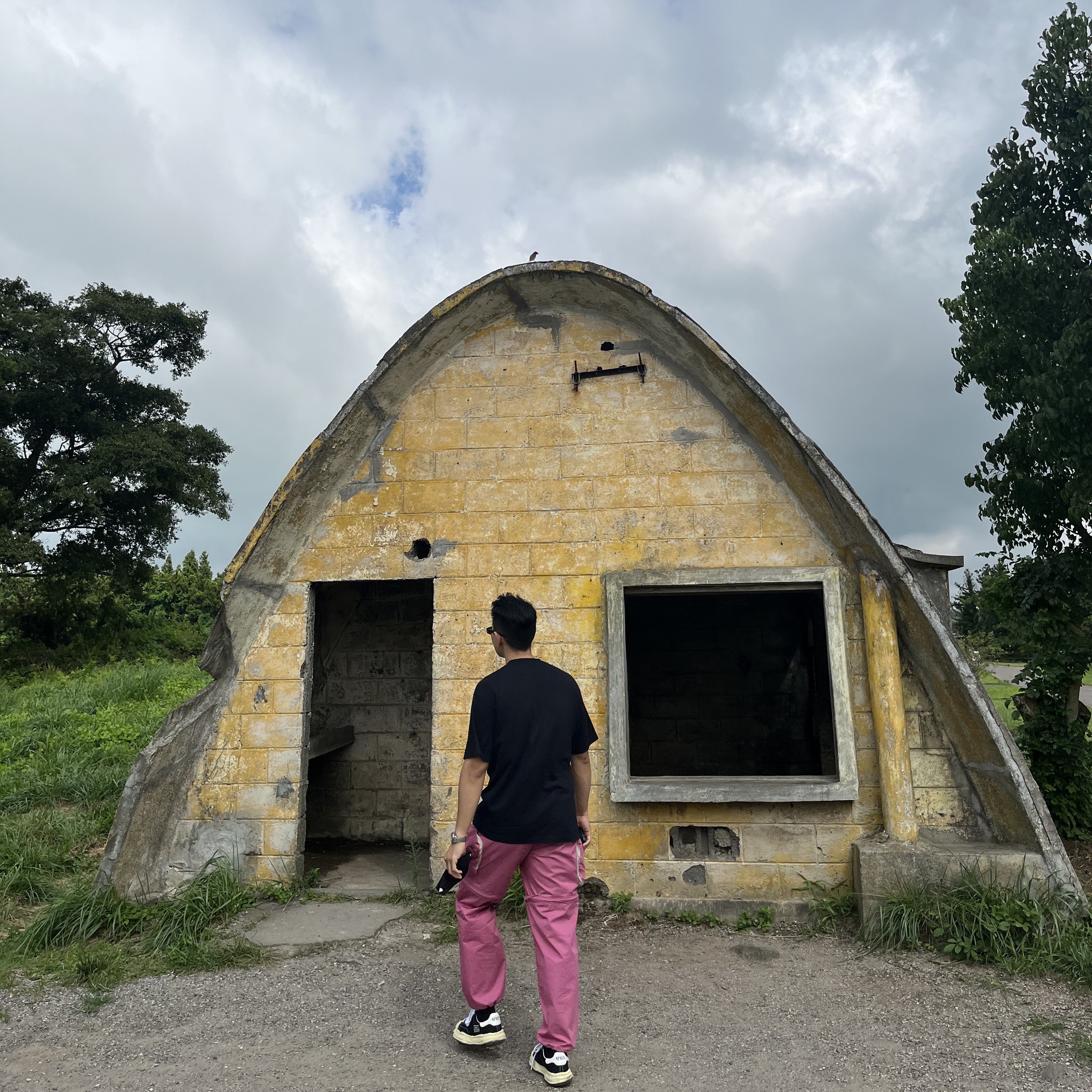 Supreme Cargo Zip-Off Cinch Pants Dusty Pink, (W) Balenciaga BB Pixel Medium Fit T-Shirt Black 착용 스타일