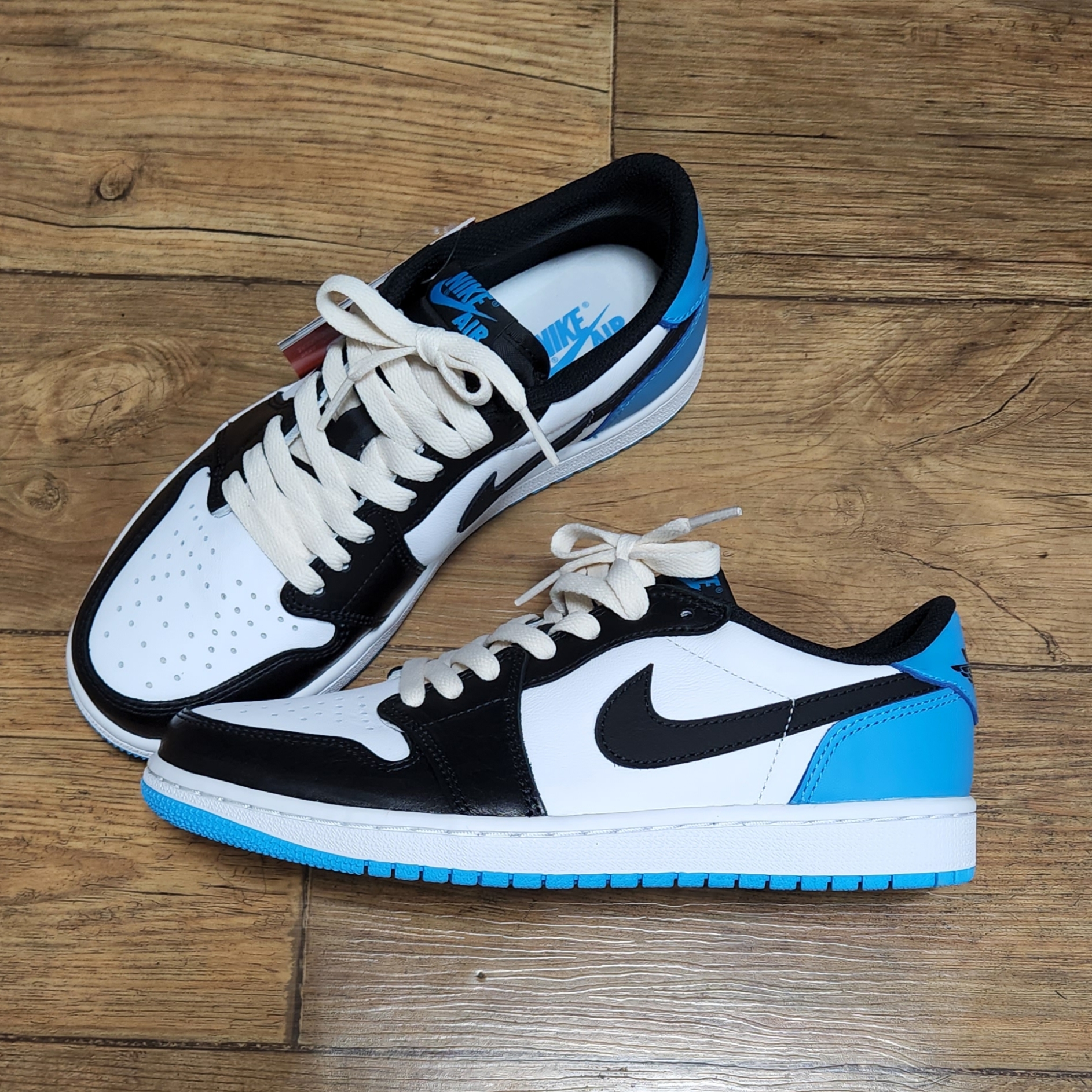 Jordan 1 Retro Low OG Black and Dark Powder Blue 착용 스타일