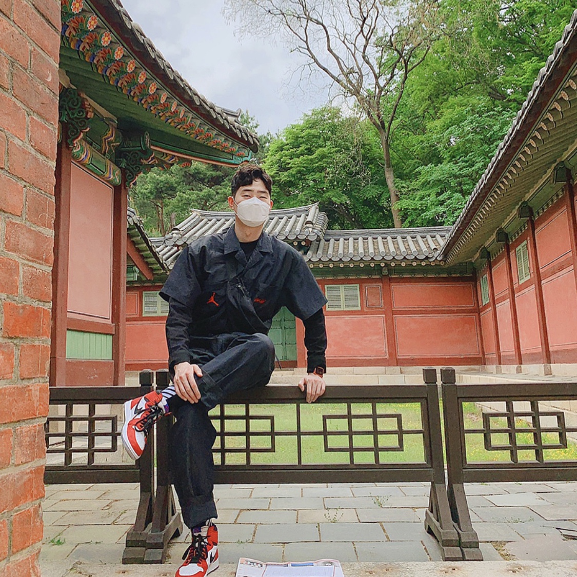 Jordan 1 Retro High Spider-Man Origin Story, Jordan x Off-White Boiler Suit Black - US/EU 착용 스타일 - 2