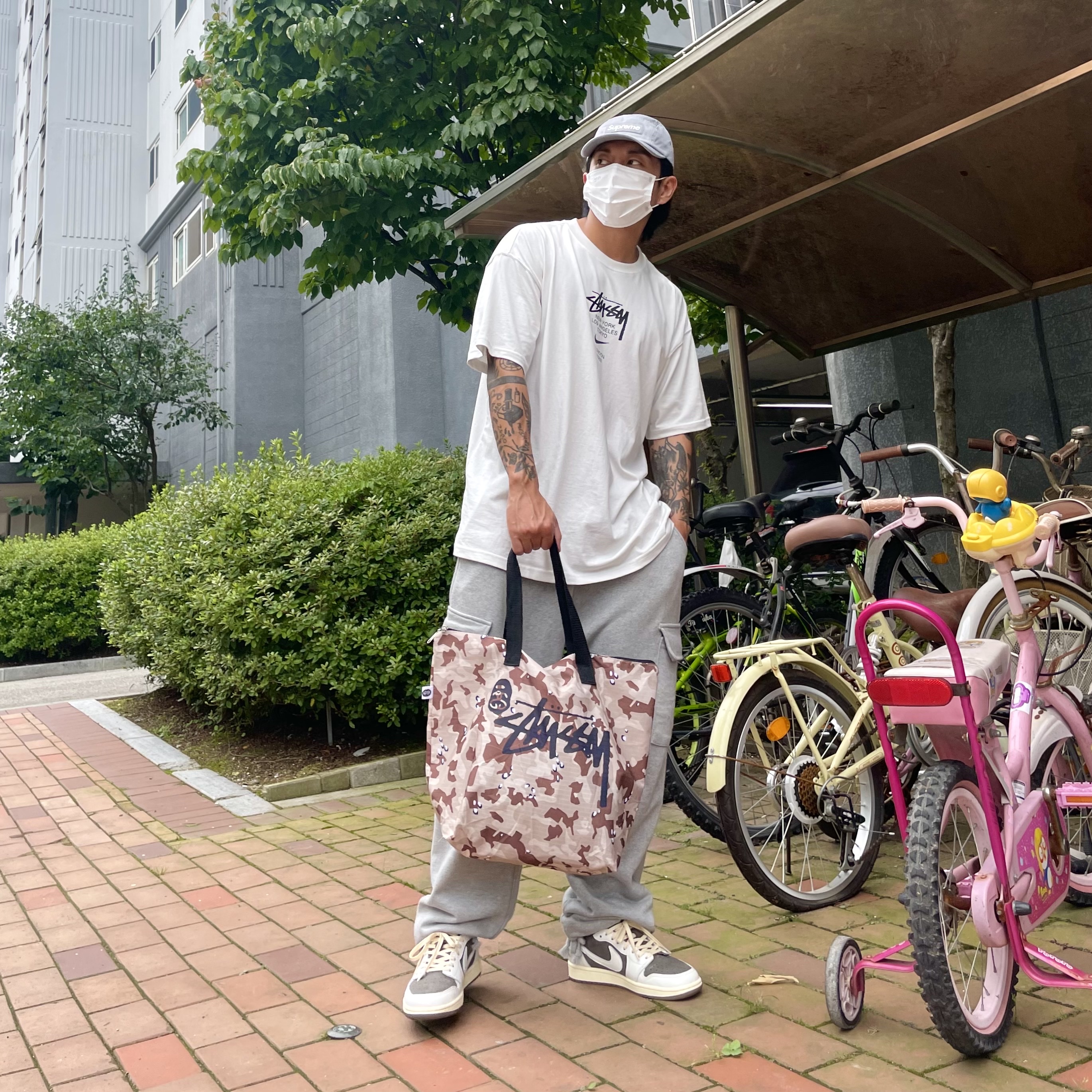 Supreme Washed Chino Twill Camp Cap Grey - 22SS, Nike x Stussy WT T-Shirt White - US/EU 착용 스타일 - 1