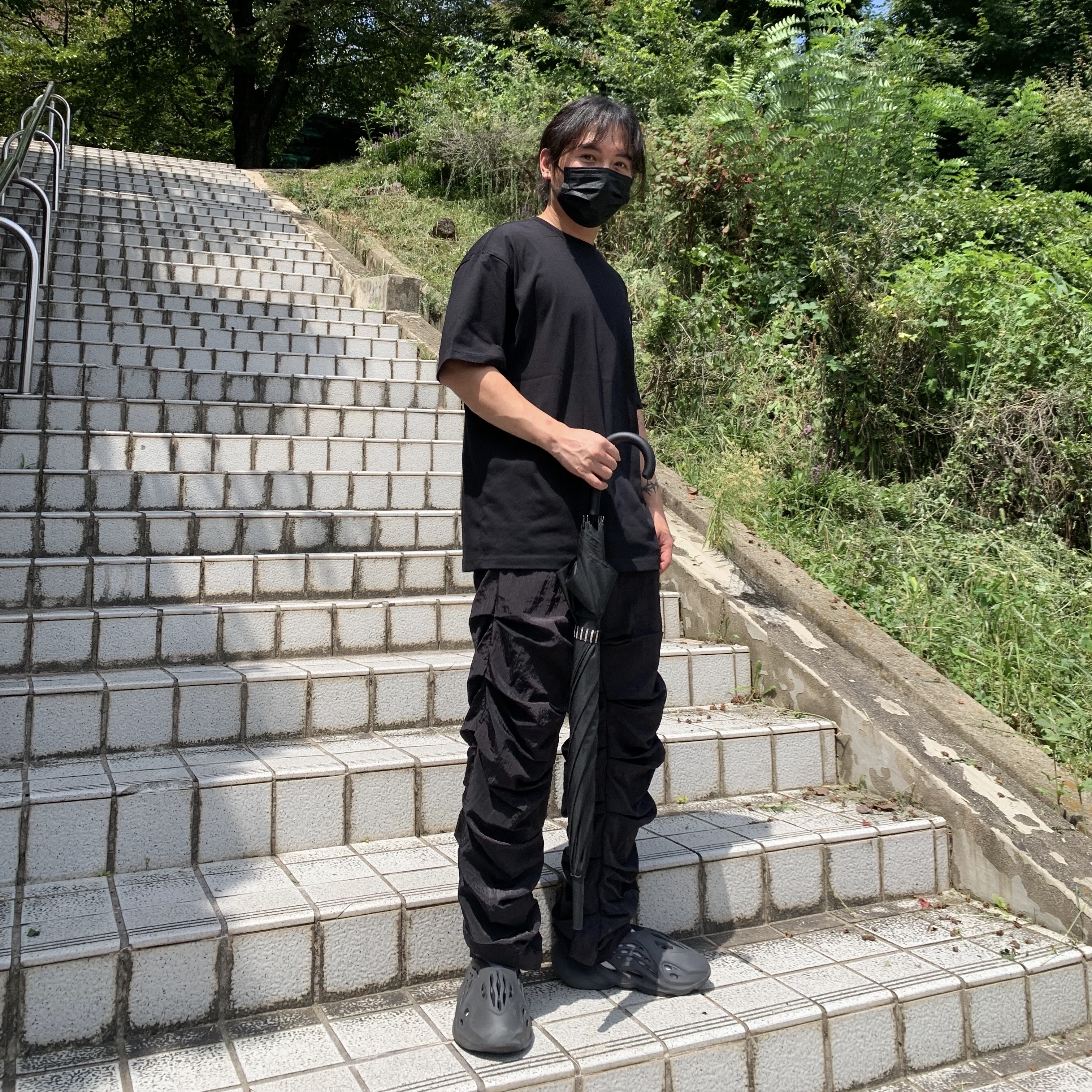 Adidas Yeezy Foam RNNR Onyx 착용 스타일