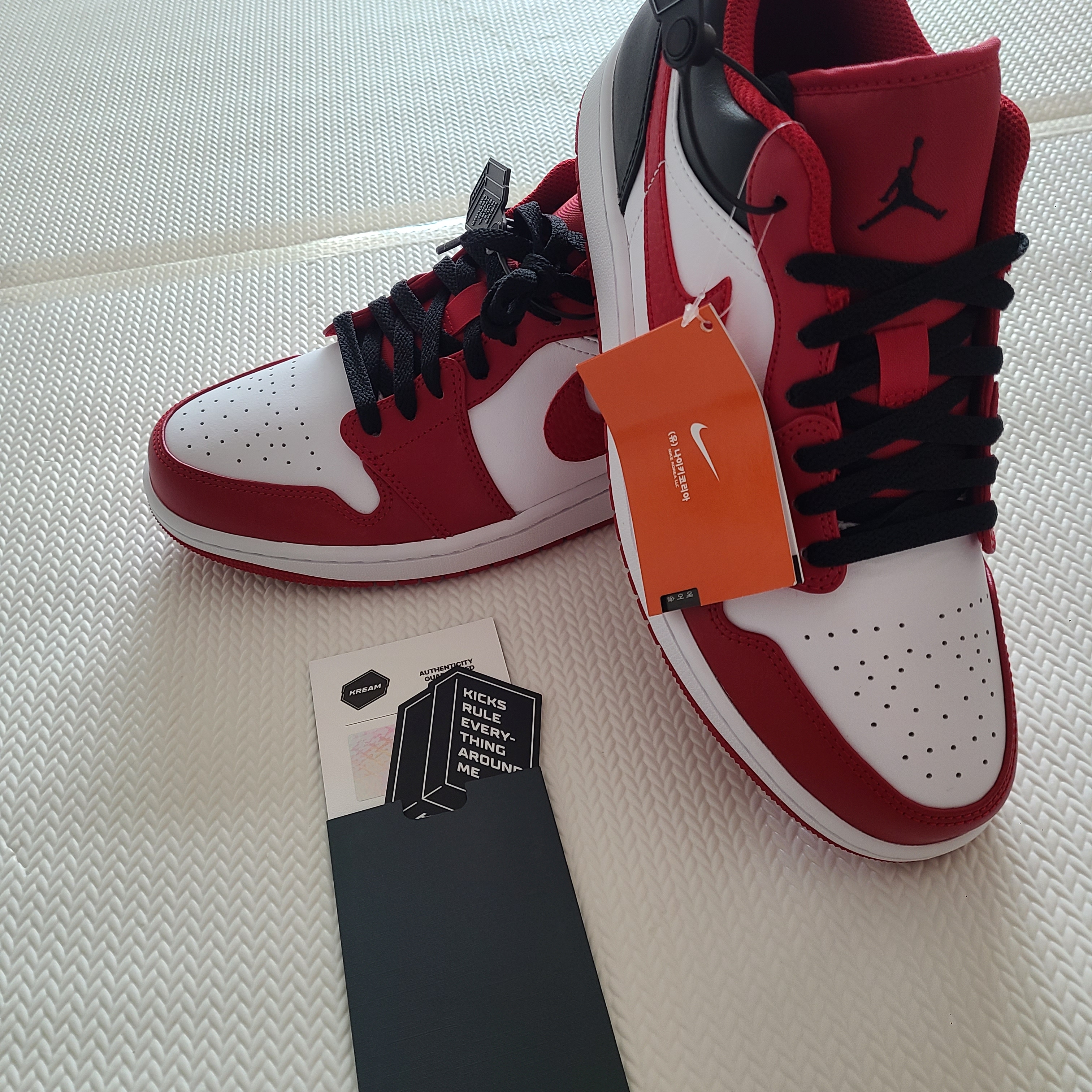 Jordan 1 Low White Gym Red Black 착용 스타일
