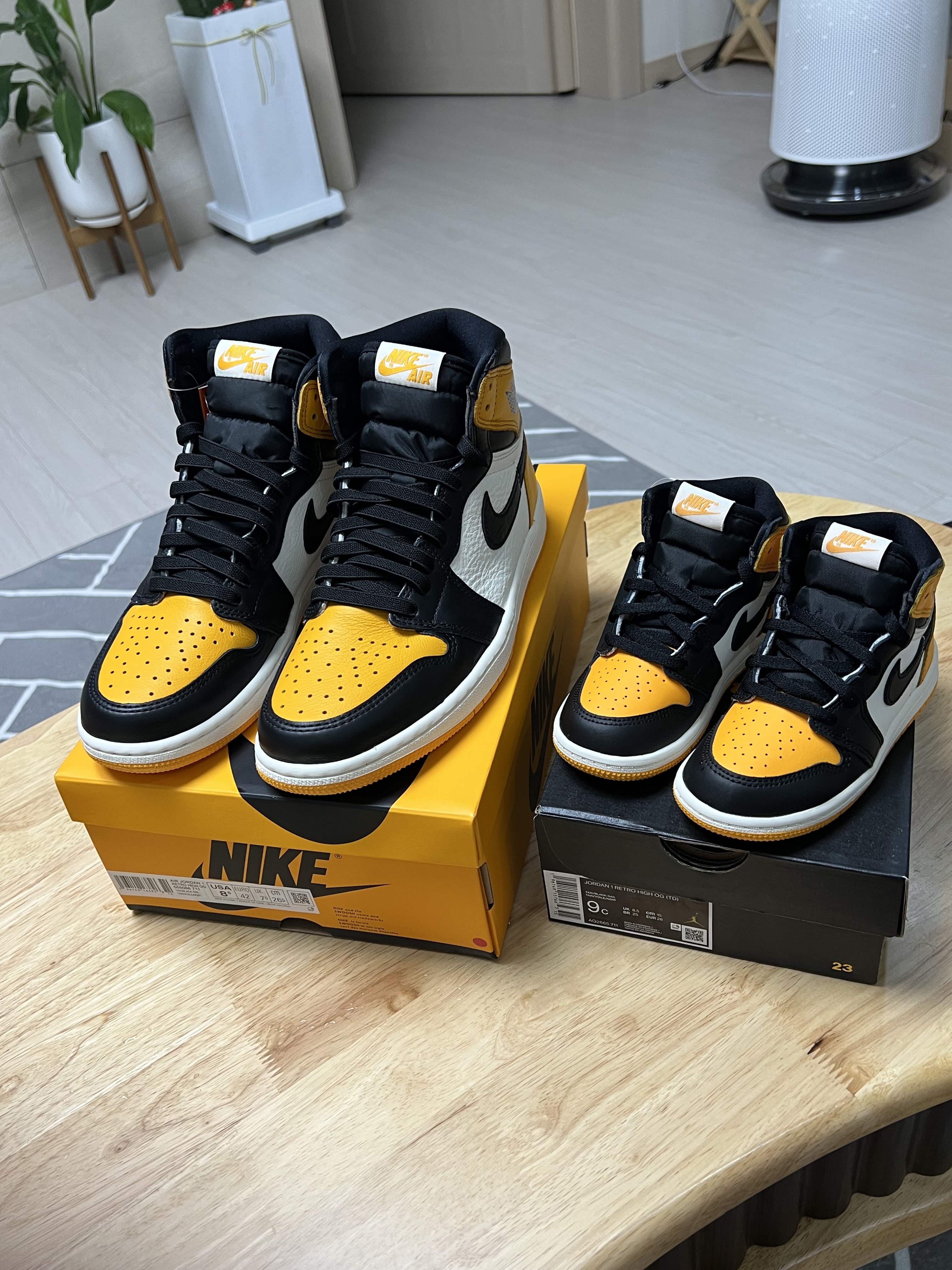 Jordan 1 Retro Low OG Black and Dark Powder Blue, Jordan 1 Retro High OG Taxi 착용 스타일 - 4