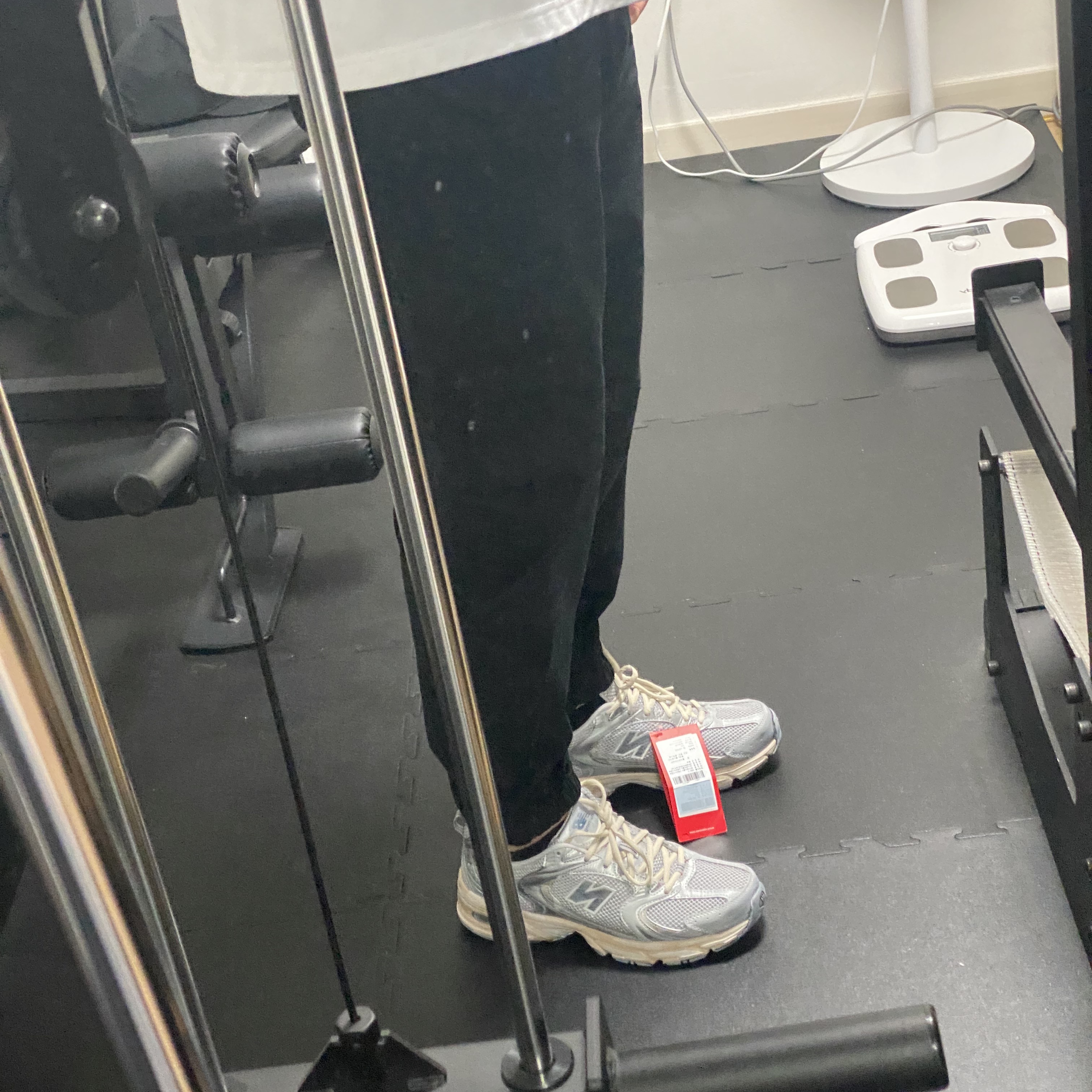 New Balance 530 Vintage Metallic Silver 착용 스타일 - 1