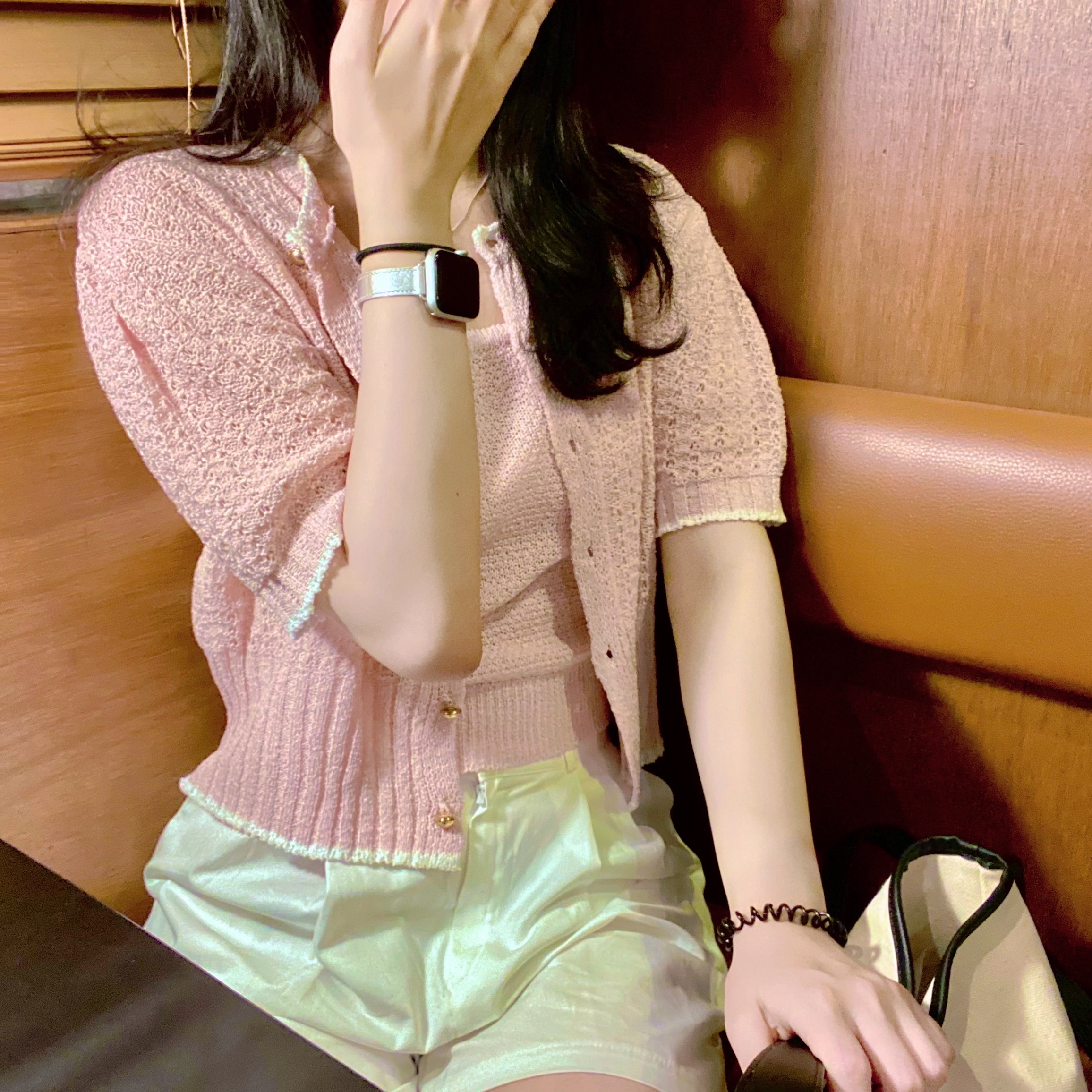 Apple Watch SE 40mm GPS Space Gray Aluminum Case with Sport Band Midnight (Korean Ver.) 착용 스타일 - 1
