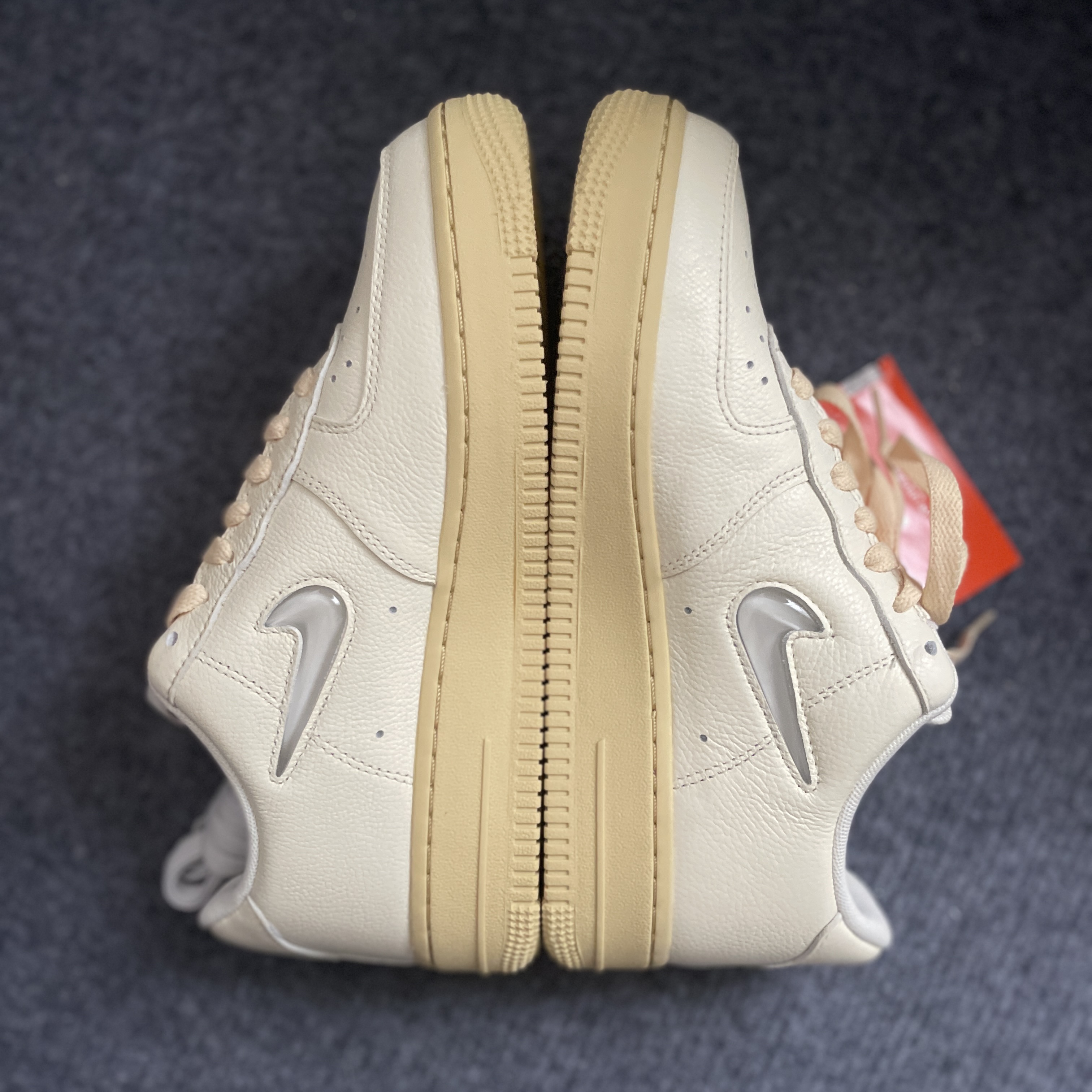 (W) Nike Air Force 1 '07 LX Coconut Milk and Lemon Wash 착용 스타일 - 2