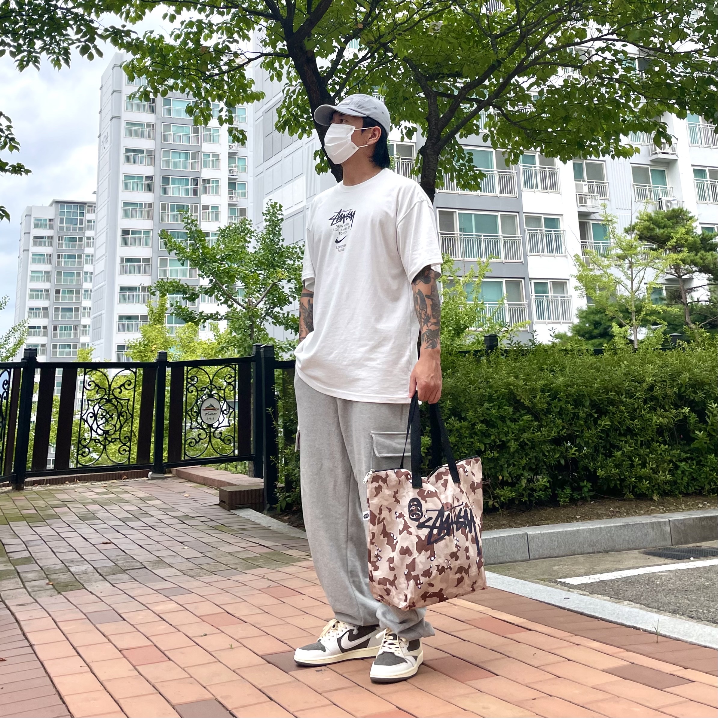 Supreme Washed Chino Twill Camp Cap Grey - 22SS, Nike x Stussy WT T-Shirt White - US/EU 착용 스타일 - 2