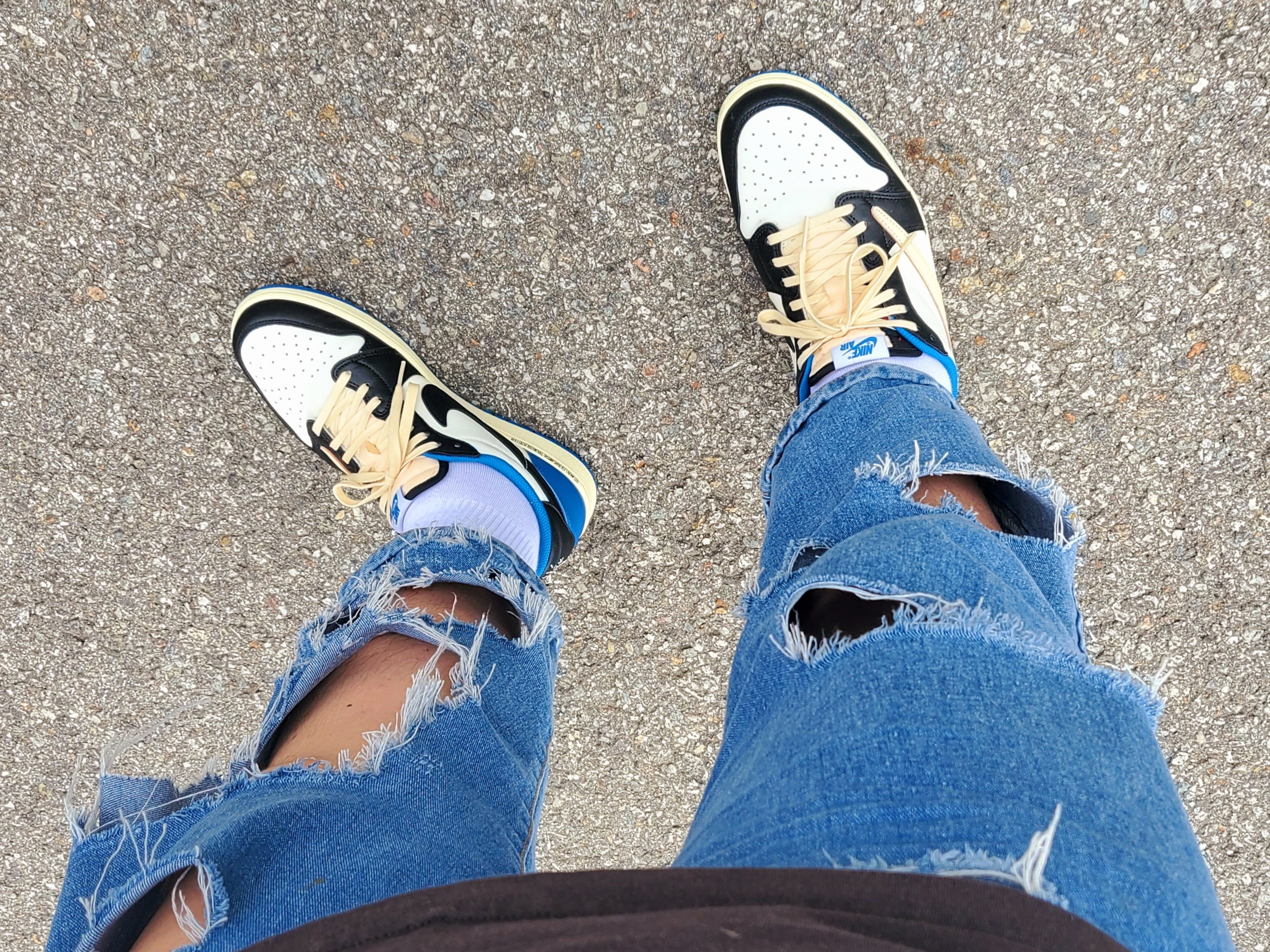 Jordan 1 x Travis Scott x Fragment Retro Low OG SP Military Blue 착용 스타일 - 1