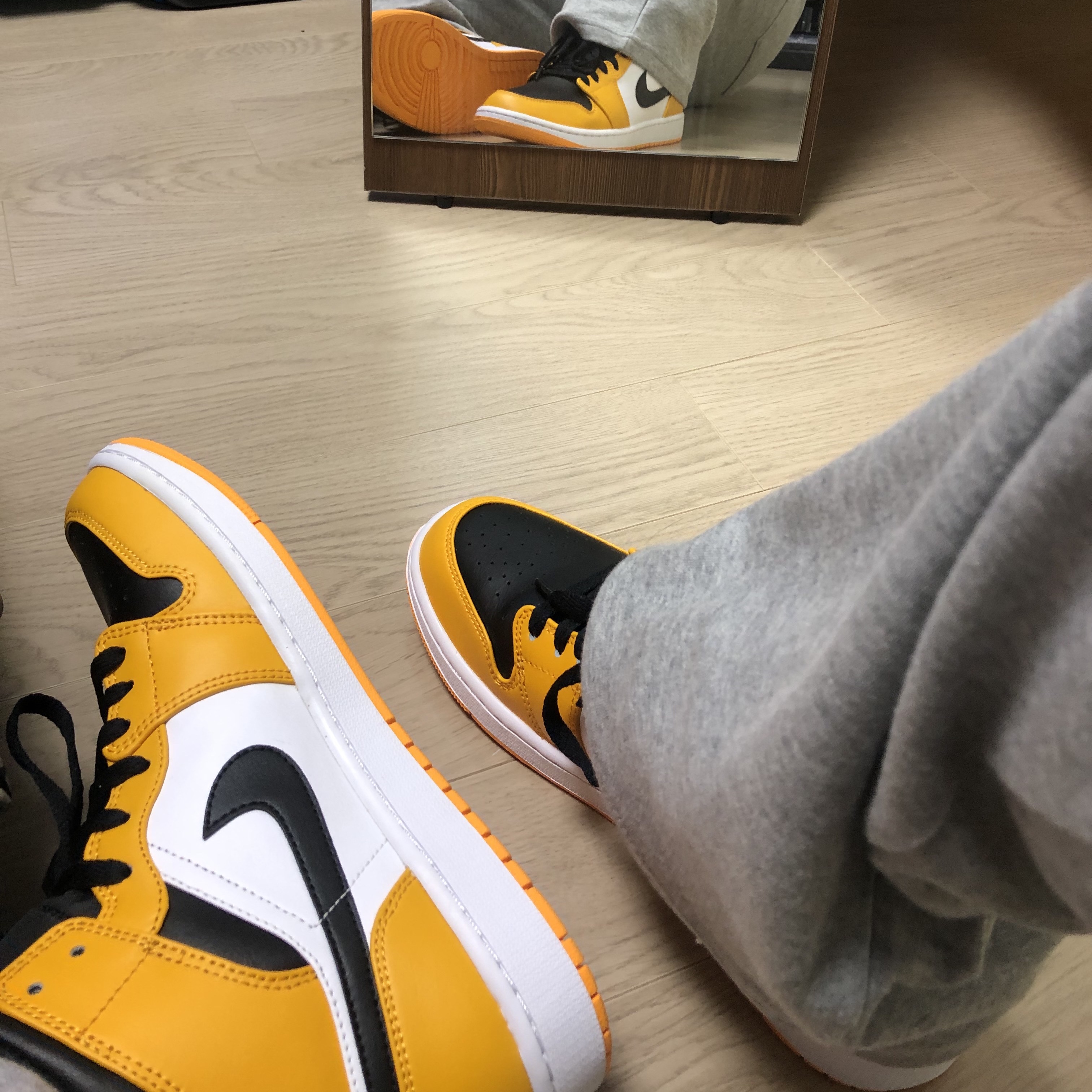 Jordan 1 Mid Taxi 착용 스타일 - 2