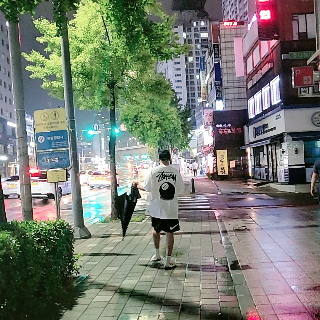 Nike x Stussy NRG FL SS 8 Ball T-Shirt White (DO9322-100), Nike x Stussy Water Shorts Off Noir 착용 스타일