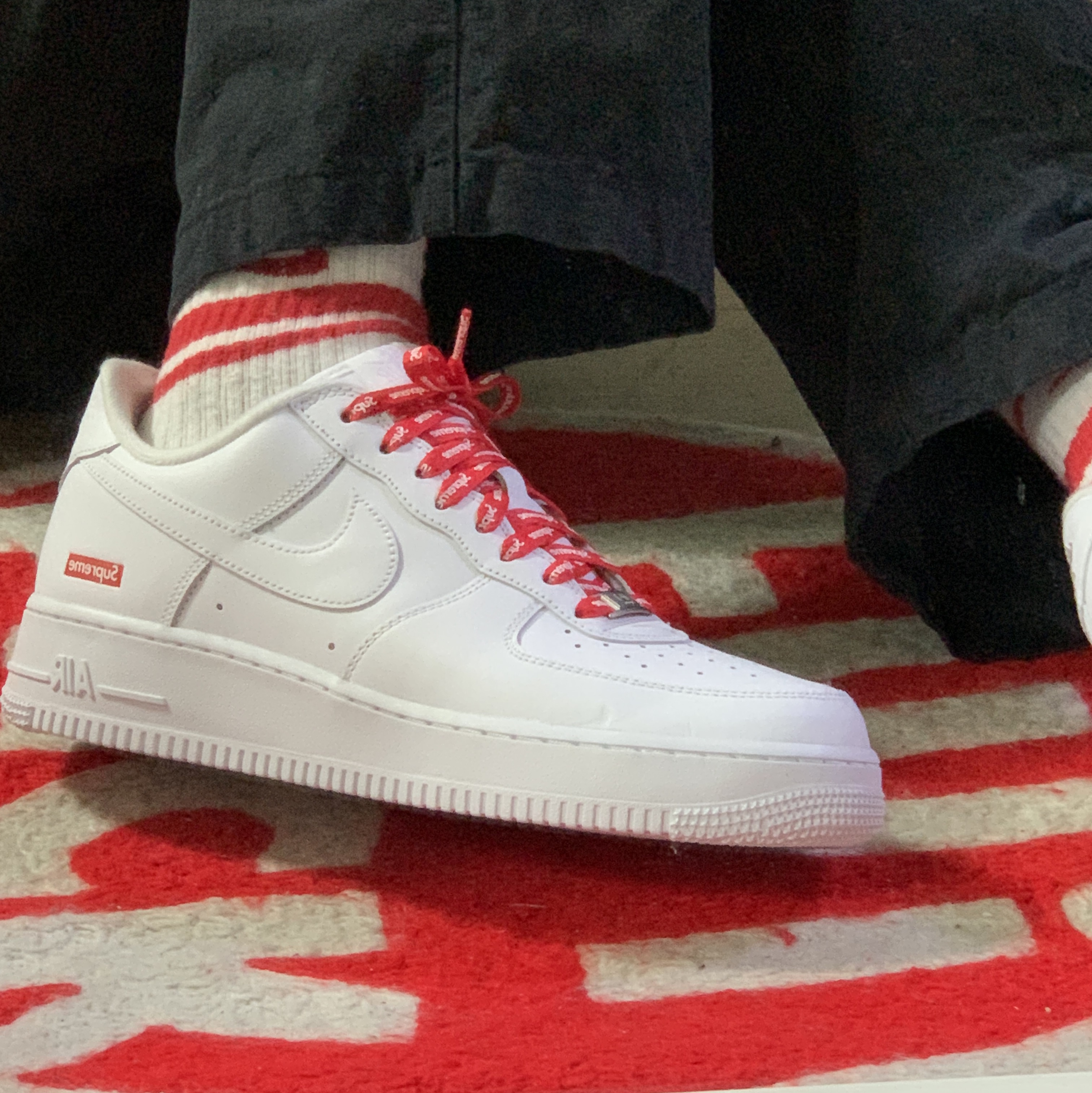 Nike x Supreme Air Force 1 Low White 착용 스타일