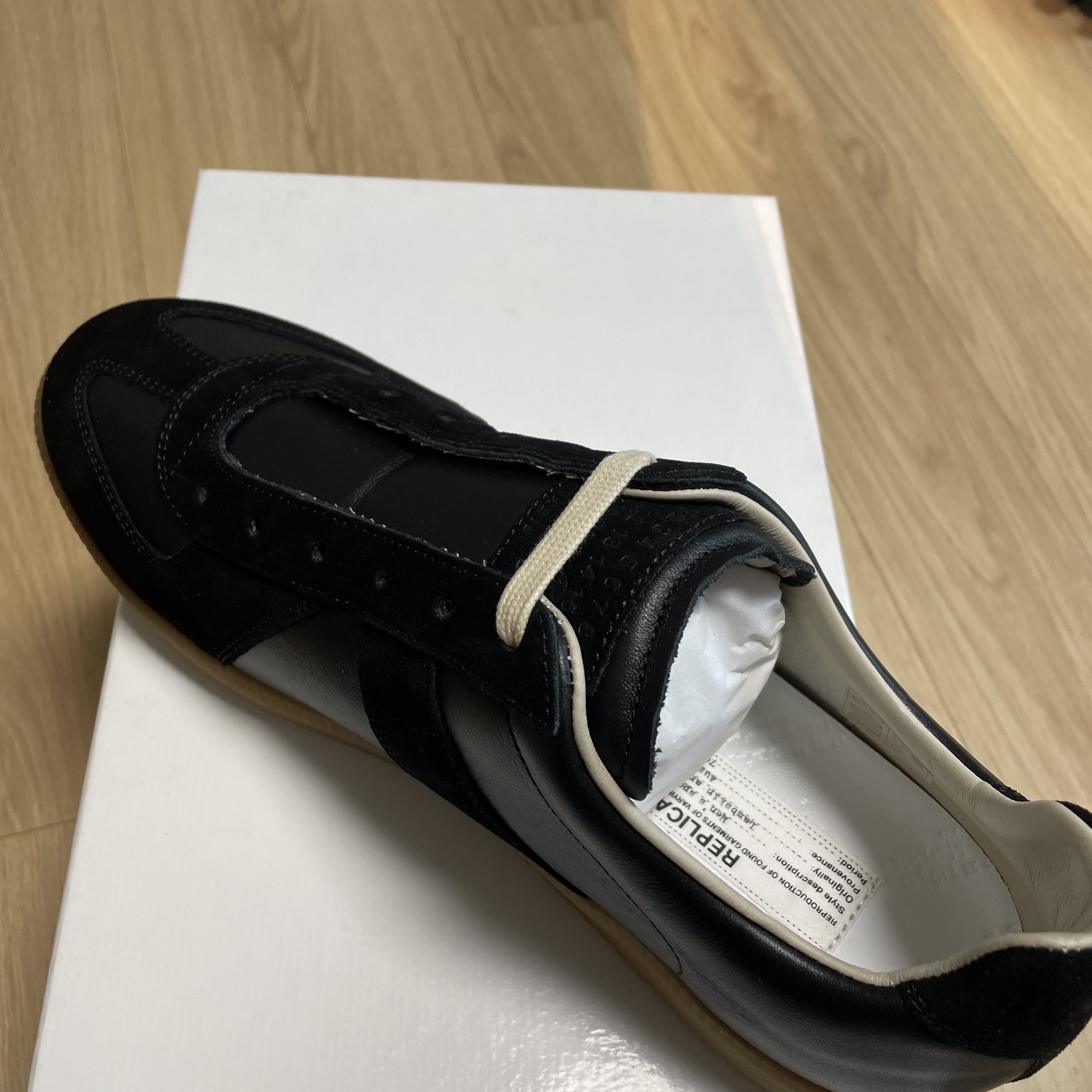 Maison Margiela Calfskin Replica Sneakers Black 착용 스타일 - 2