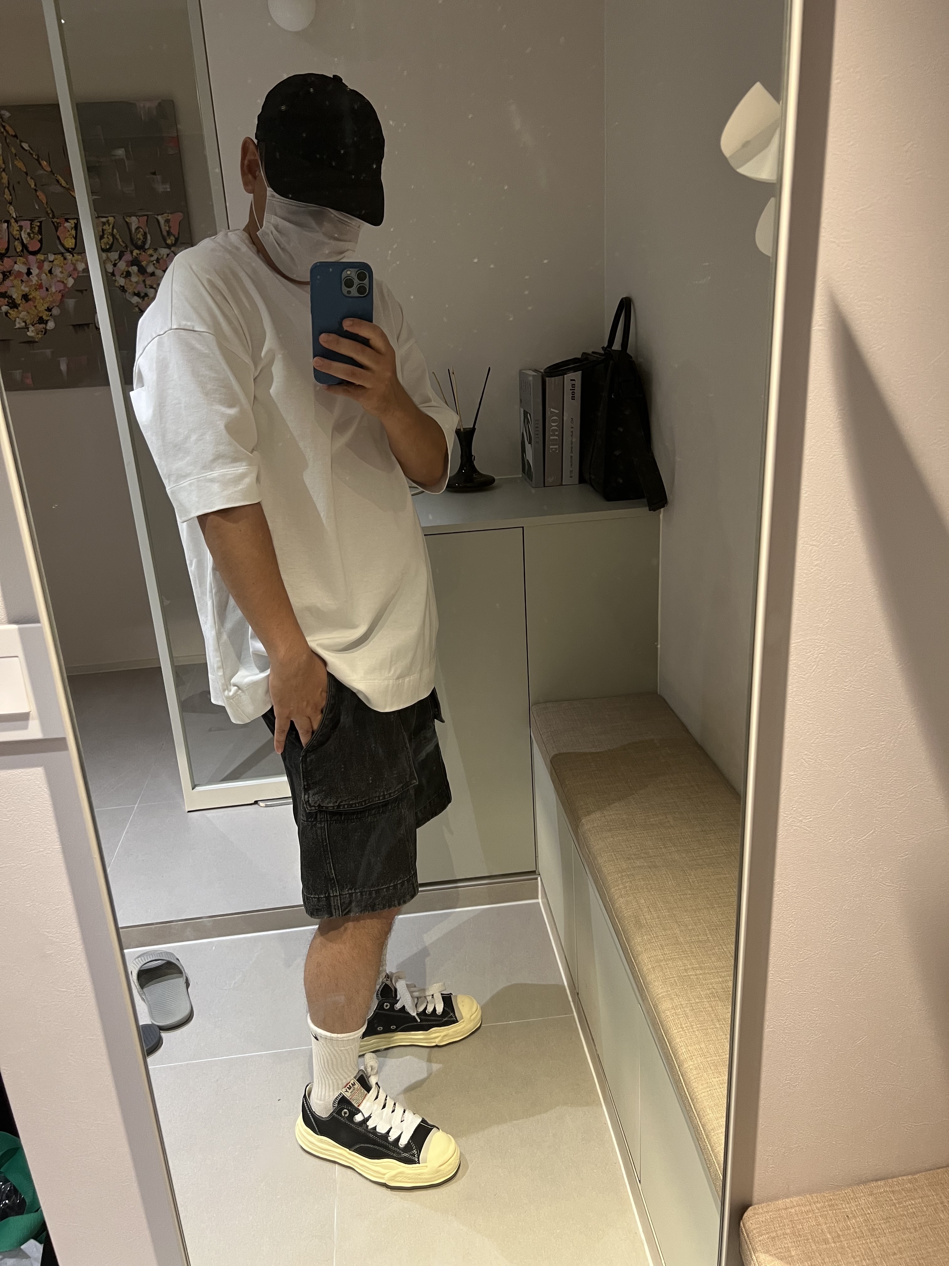 Maison Mihara Yasuhiro Baker OG Sole Canvas Low Cut Sneakers Black, Maison Mihara Yasuhiro Hank VL OG Sole Canvas Low-top Sneakers Black 착용 스타일 - 1