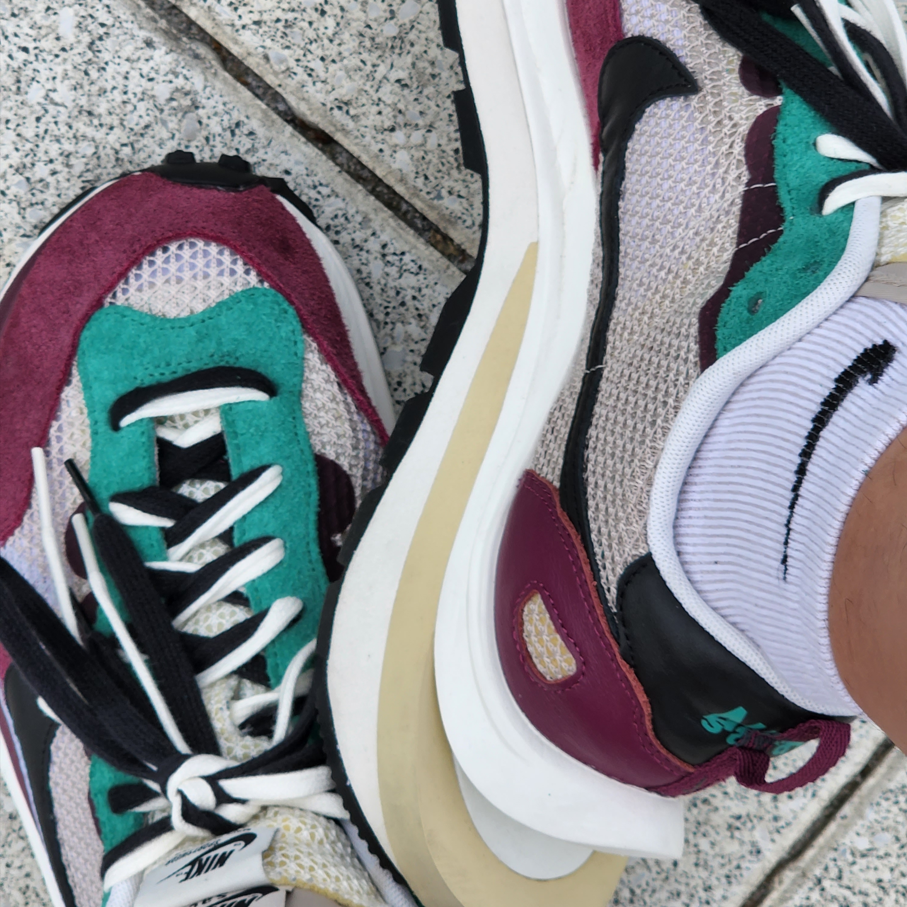 Nike x Sacai VaporWaffle String & Black Villain Red 착용 스타일
