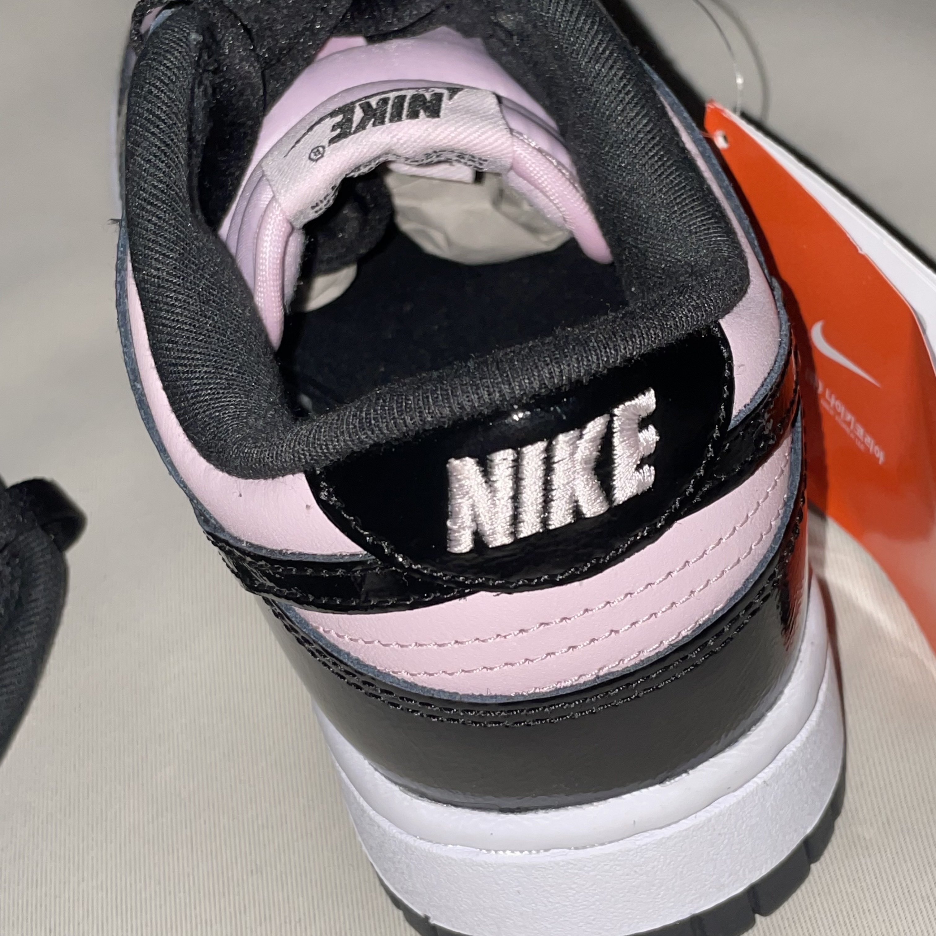 (W) Nike Dunk Low Essential Pink Foam Black 착용 스타일 - 2
