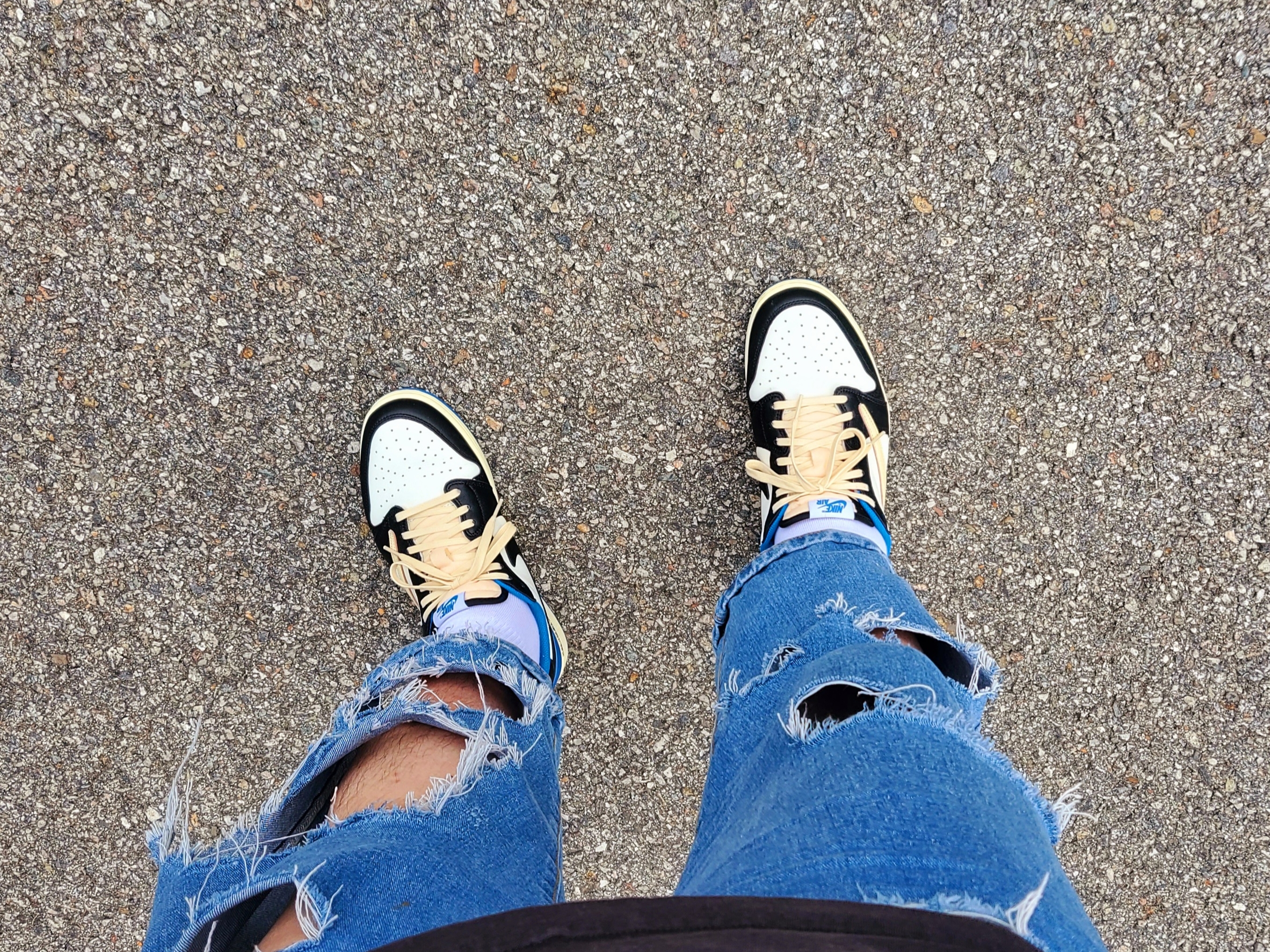 Jordan 1 x Travis Scott x Fragment Retro Low OG SP Military Blue 착용 스타일 - 2