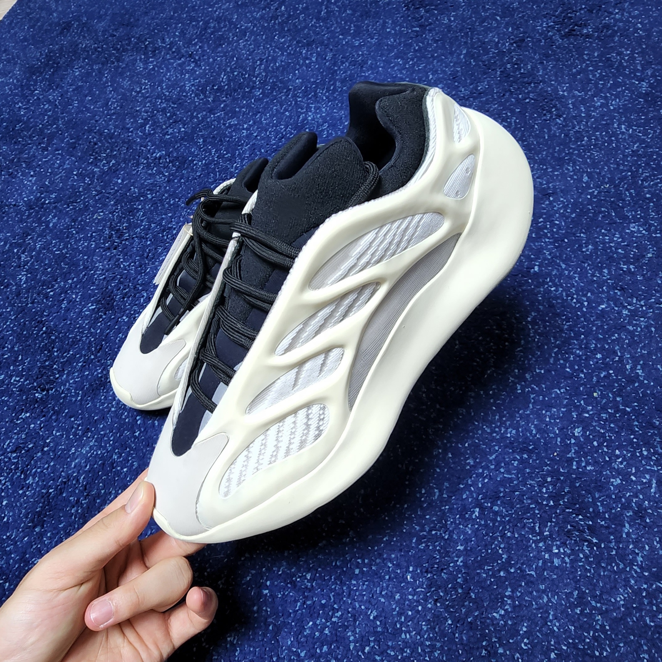 Adidas Yeezy 700 V3 Azael 2022/2023 착용 스타일