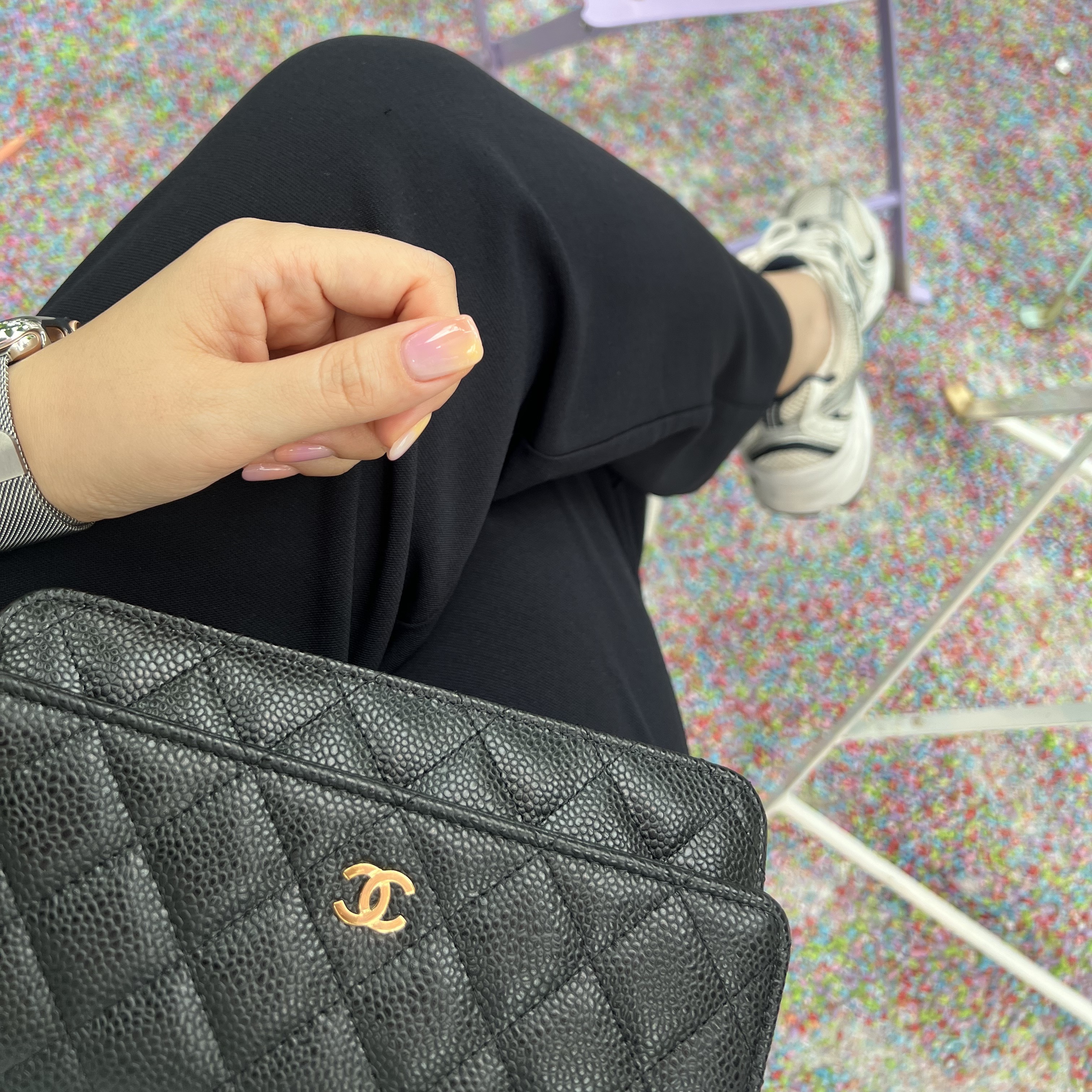 Chanel Classic Wallet On Chain Grained Calfskin & Gold Black, New Balance 530 White 착용 스타일