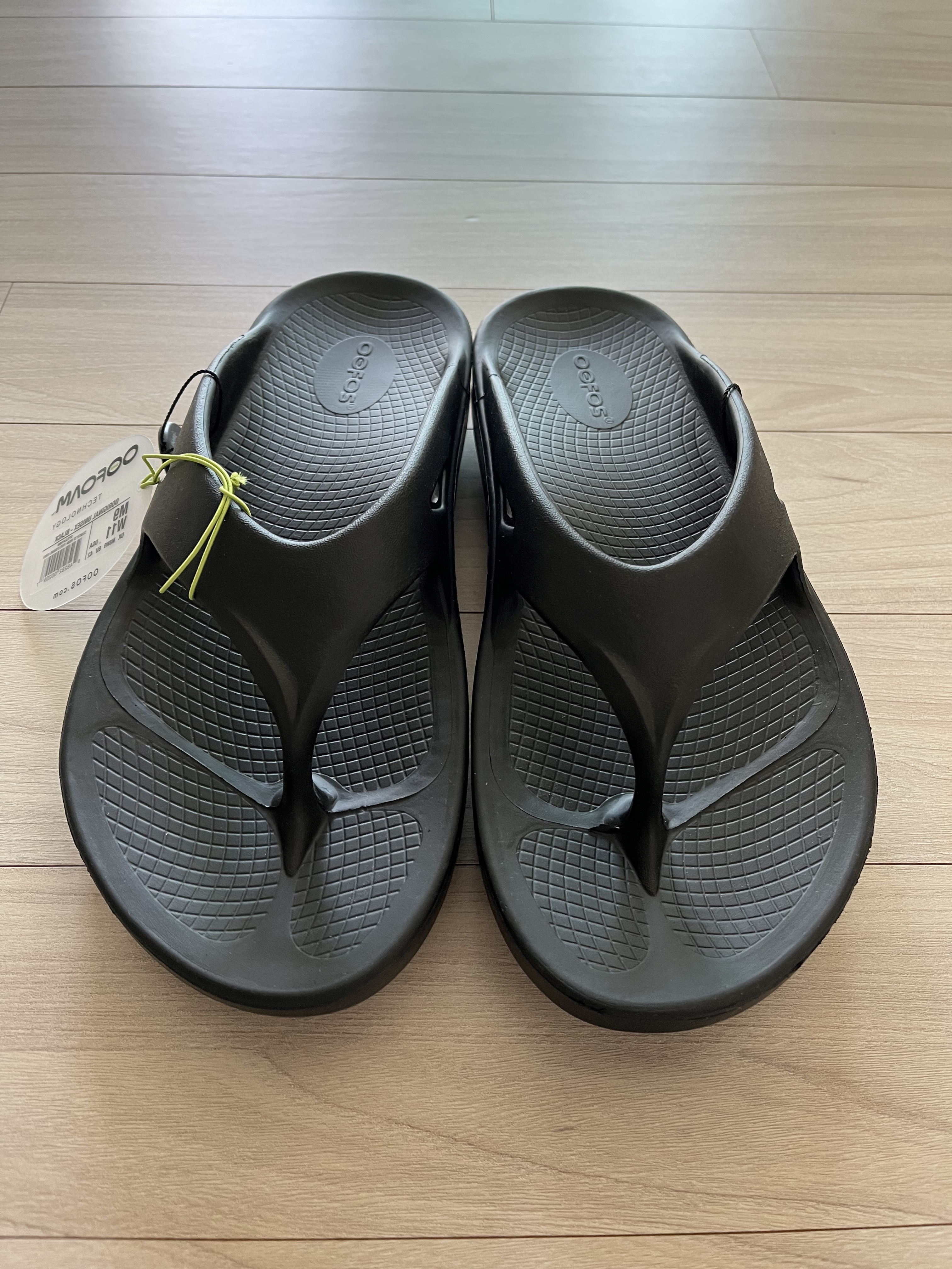 Oofos OOriginal Black 착용 스타일