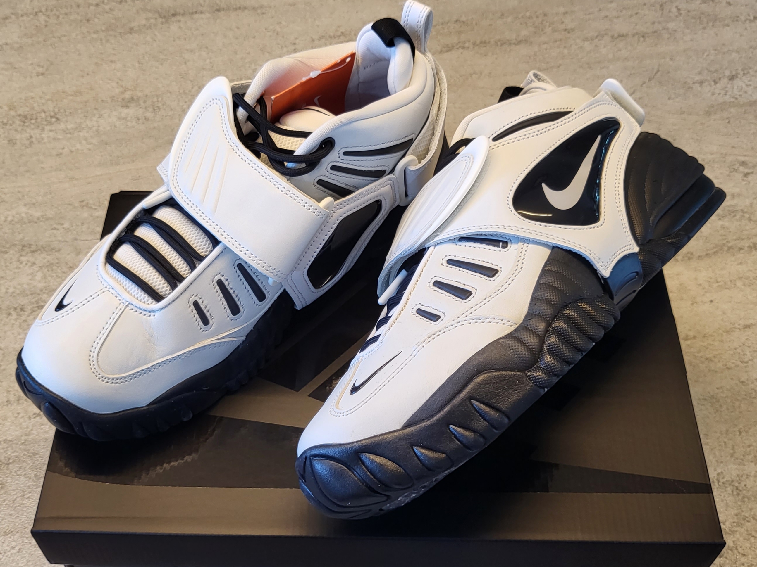 Nike x Ambush Air Adjust Force SP Summit White and Black, Nike x Ambush Air Adjust Force SP Black and Psychic Purple 착용 스타일 - 1