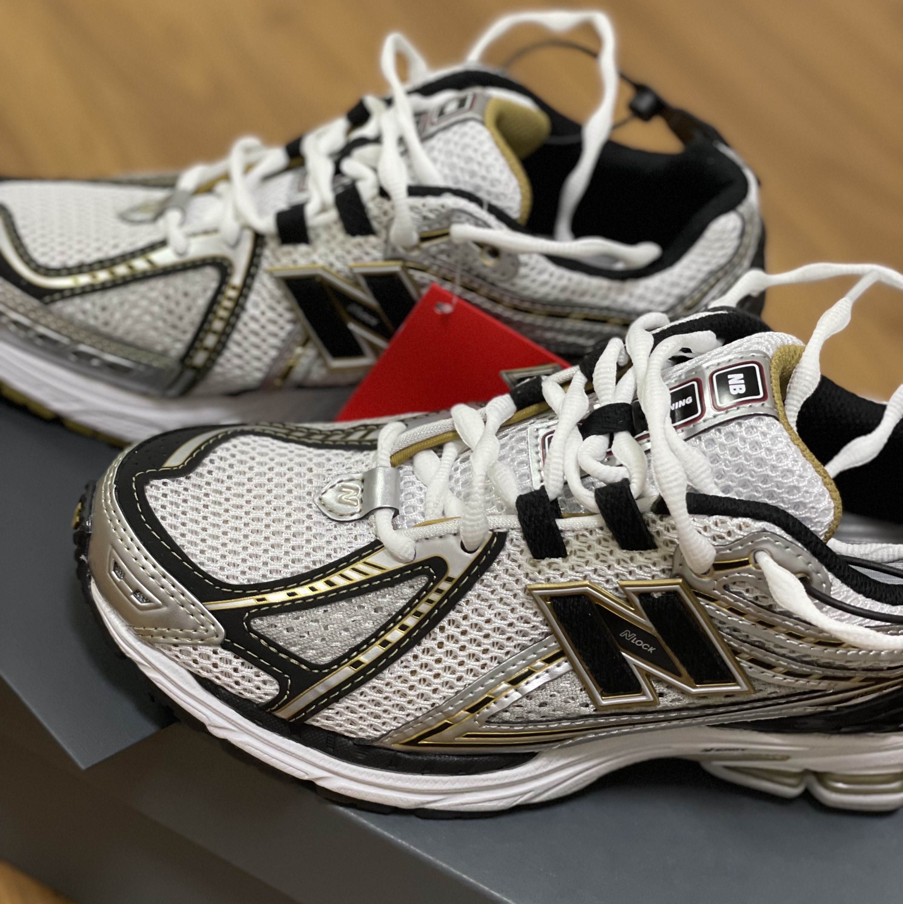 New Balance 1906R White Gold 착용 스타일 - 2