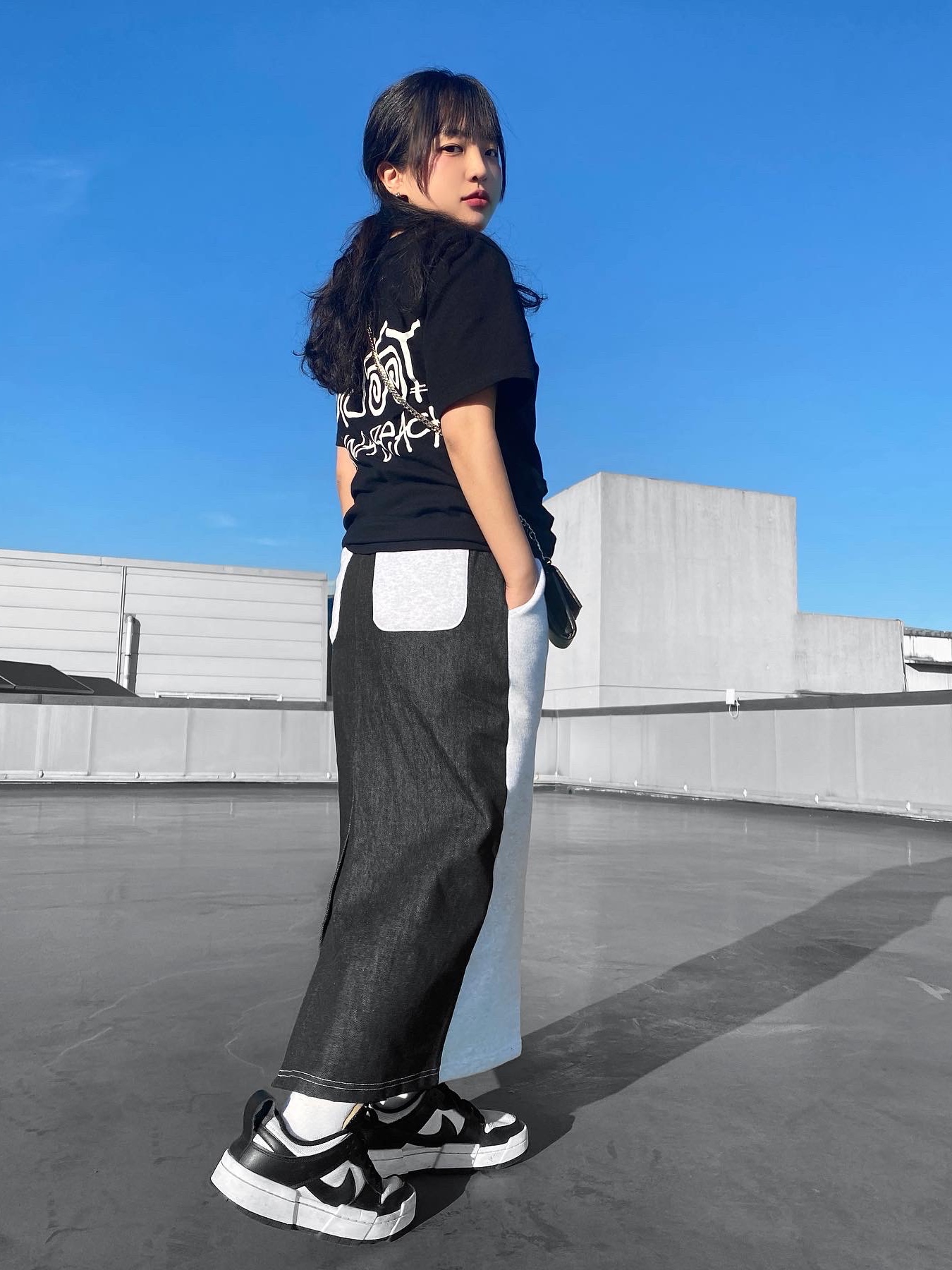 (W) Nike Dunk Low Disrupt Black White, Stussy x Our Legacy x Denim Tears Stockholm T-Shirt Black 착용 스타일 - 2