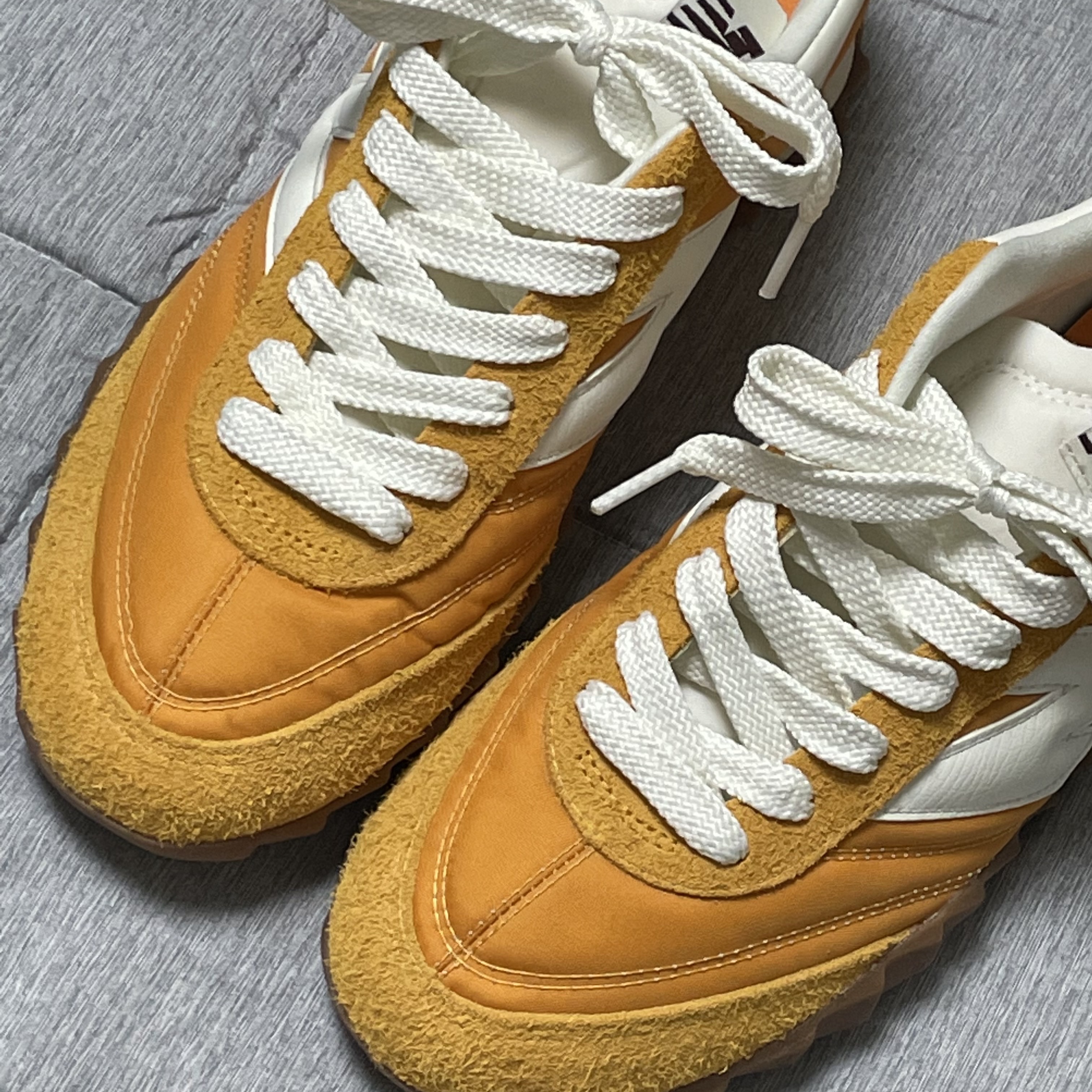 New Balance x Donald Glover RC30 Golden Hour 착용 스타일 - 1