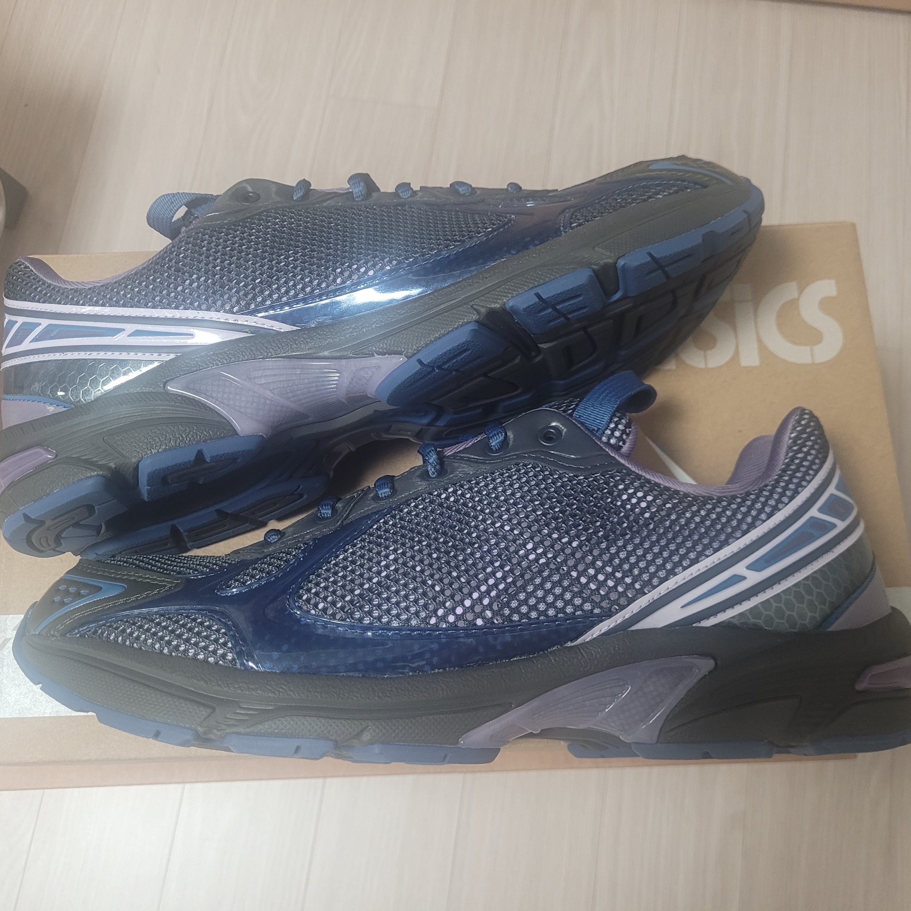 Asics UB4-S Gel-1130 Graphite Grey 착용 스타일 - 1
