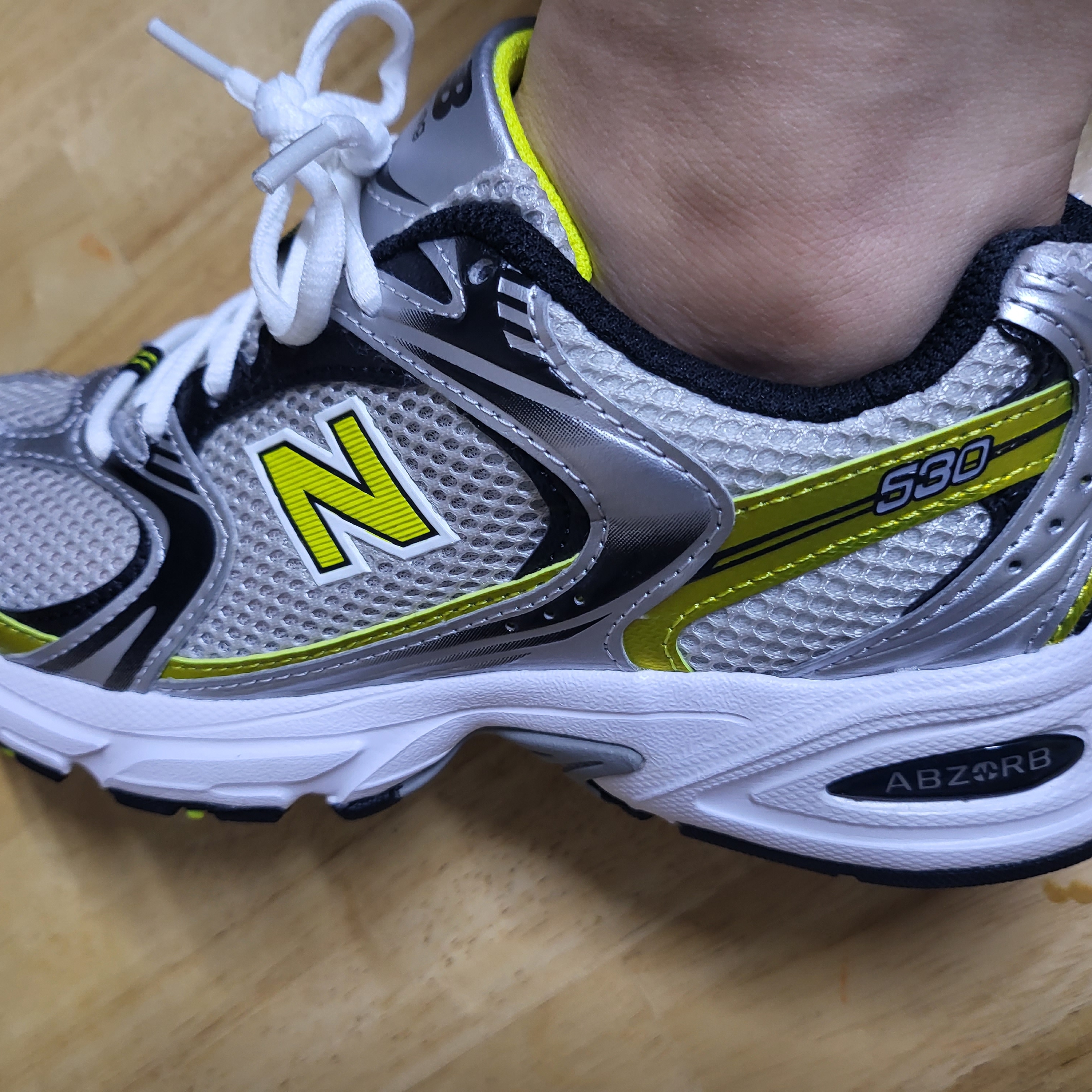 New Balance 530 Silver 착용 스타일