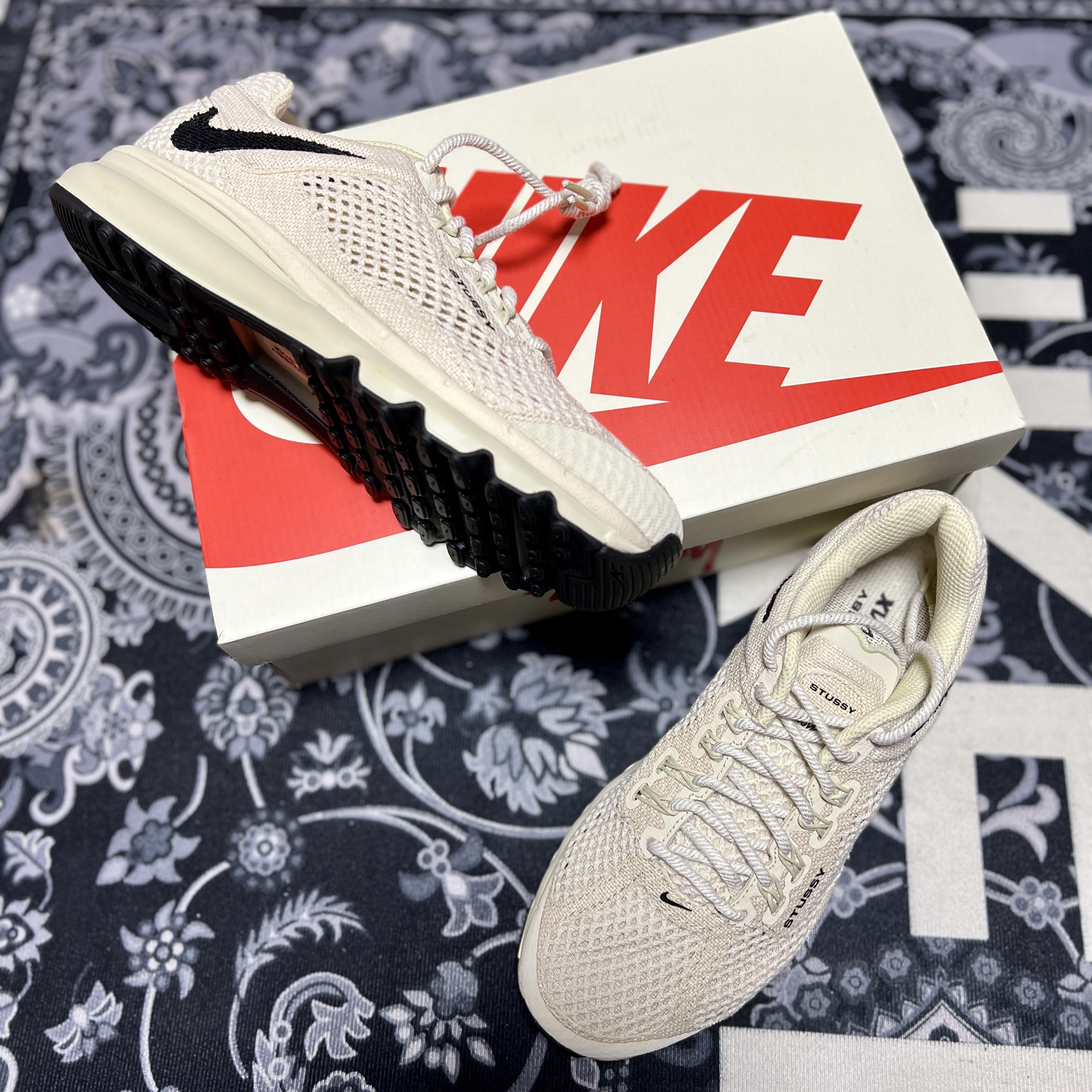 Nike x Stussy Air Max 2013 Fossil 착용 스타일 - 1