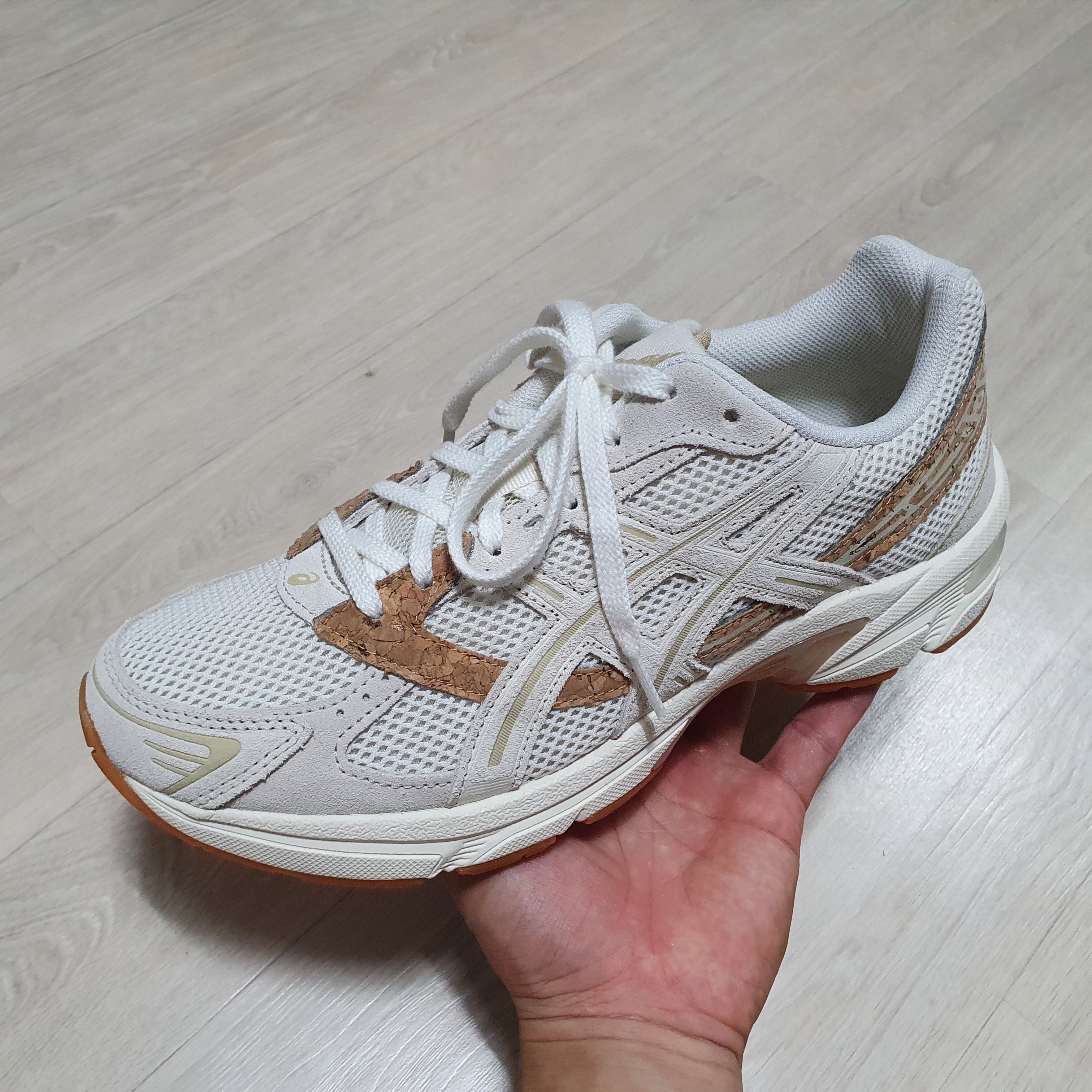 Asics Gel-1130 Cream Birch 착용 스타일