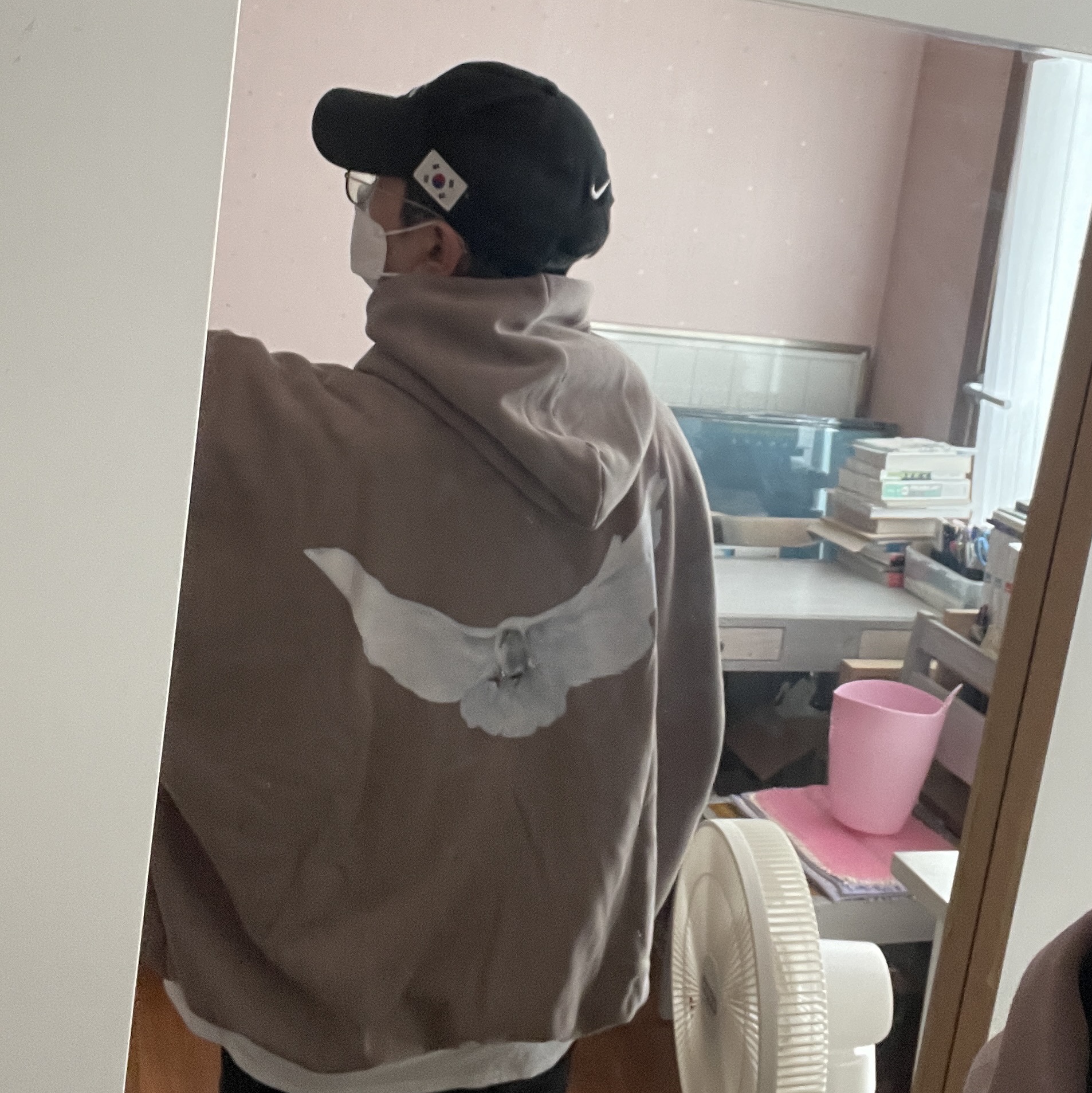 Yeezy Gap Engineered By Balenciaga Dove Hoodie Beige, Stone Island 32104 Pocket Cargo Slim Pants Black - 20SS 착용 스타일 - 2