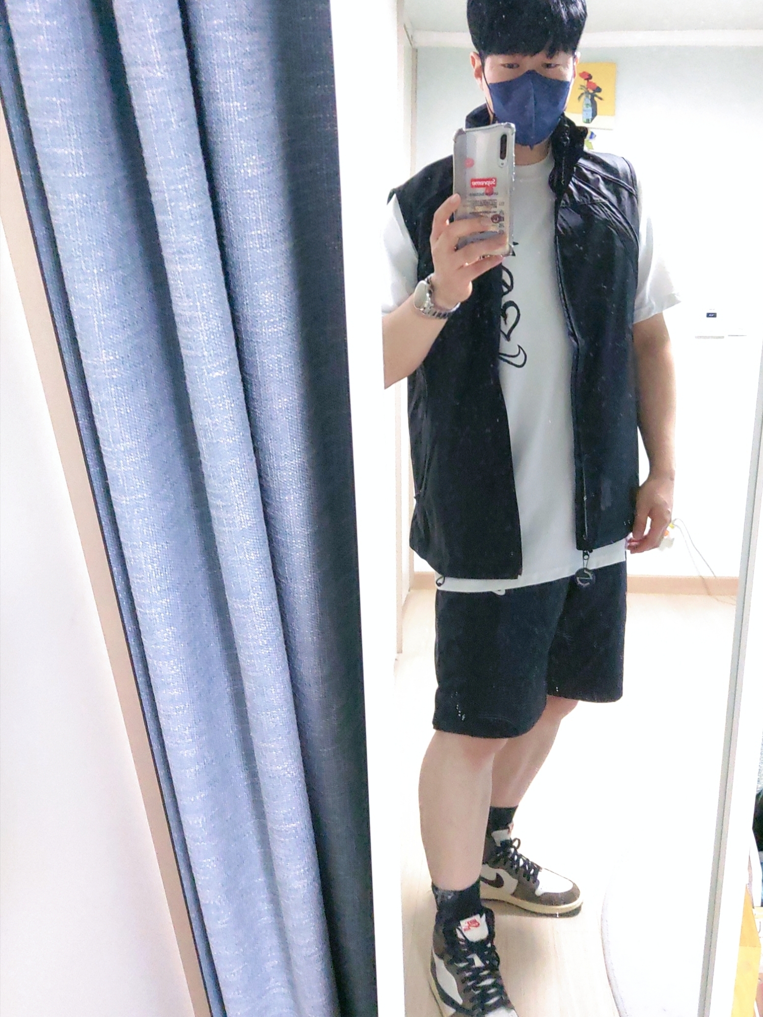 Jordan 1 x Travis Scott Retro High OG SP Mocha, Nike x Stussy NRG FL Storm-Fit Jacket Black (DO5304-010) 착용 스타일 - 3