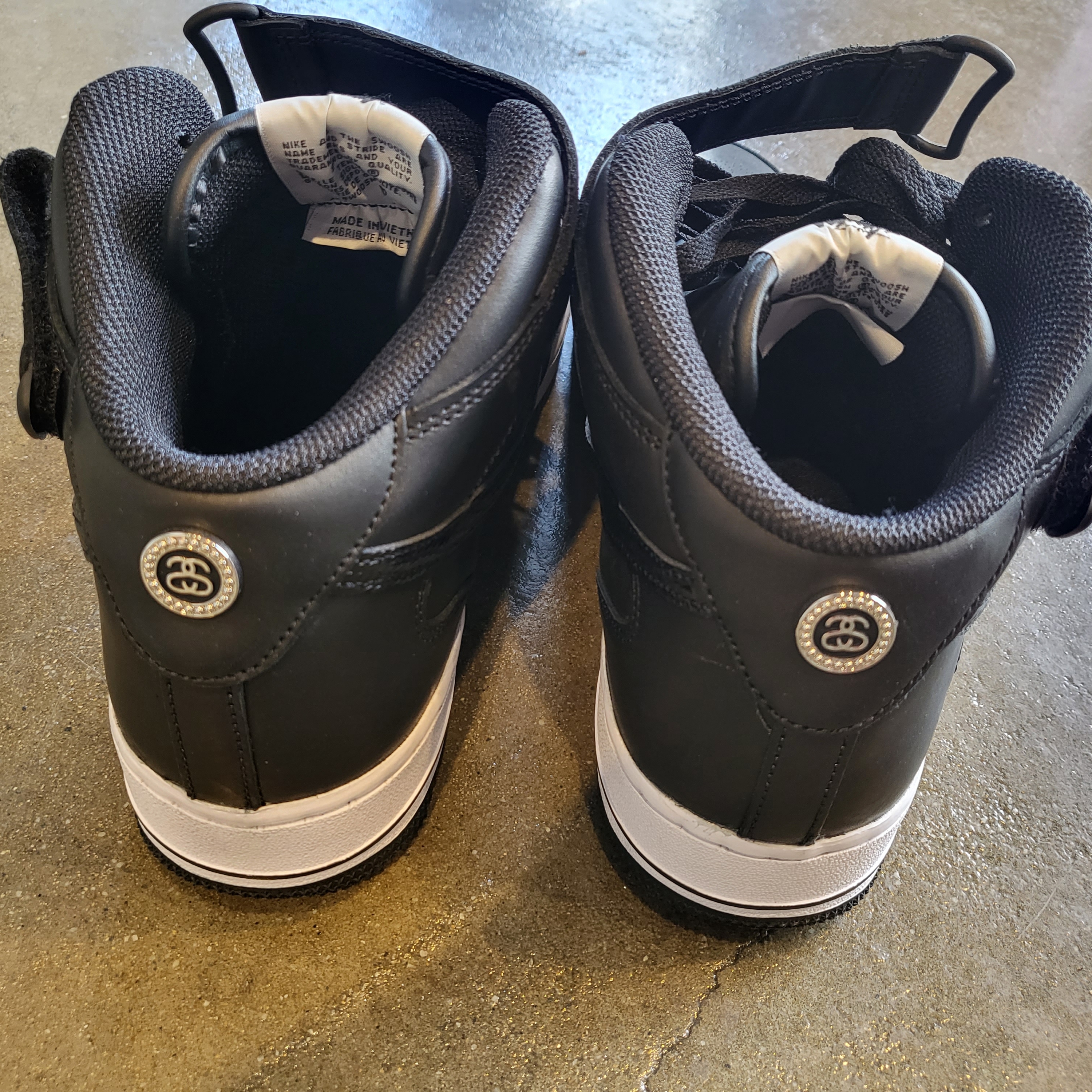 Nike x Stussy Air Force 1 '07 Mid SP Black 착용 스타일 - 3