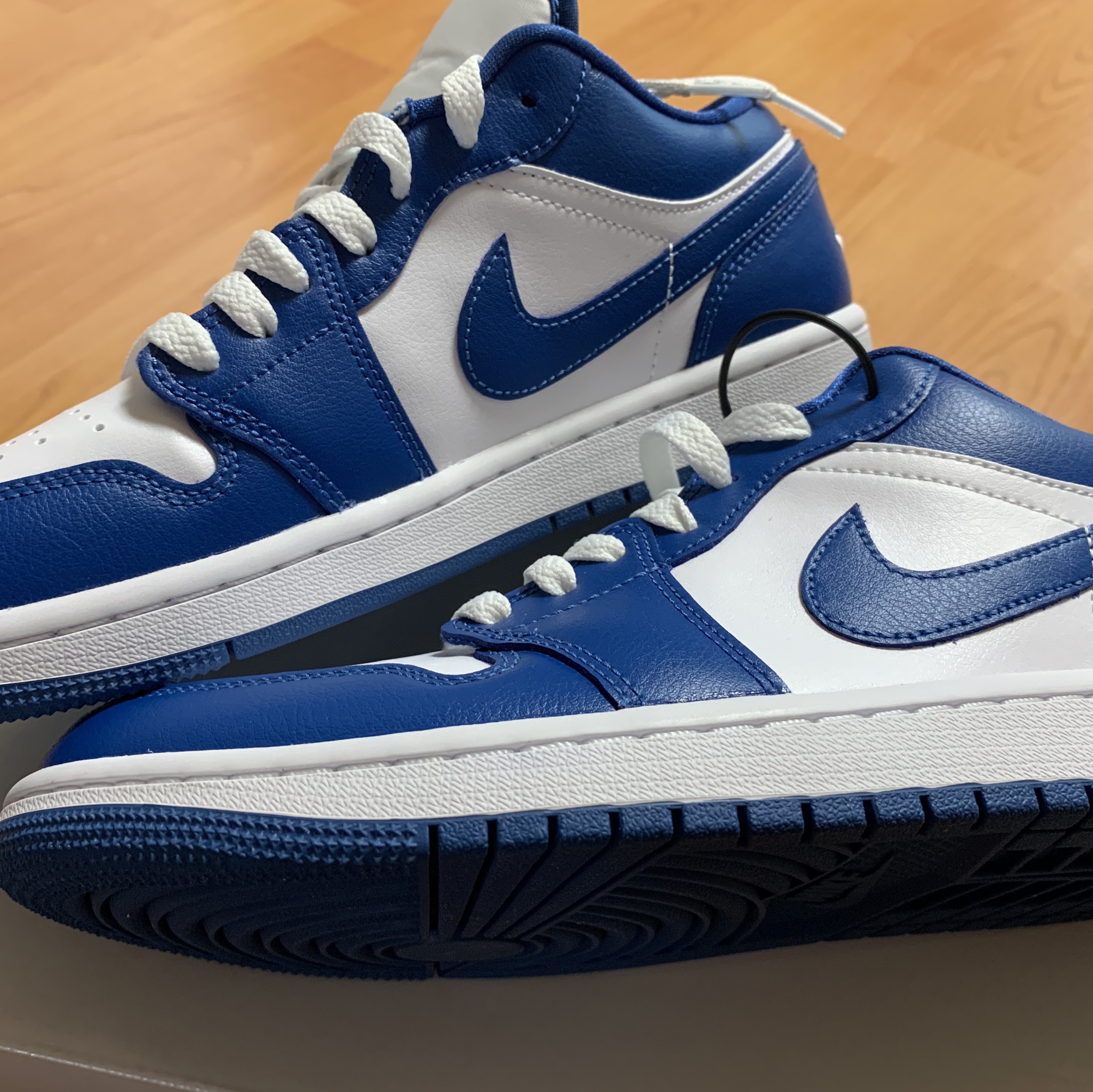 (W) Jordan 1 Low White Dark Marina Blue 착용 스타일 - 2