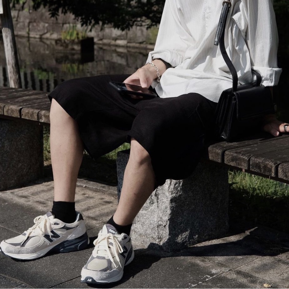 New Balance 990v3 Made in USA Moonbeam Macadamia Nut 착용 스타일
