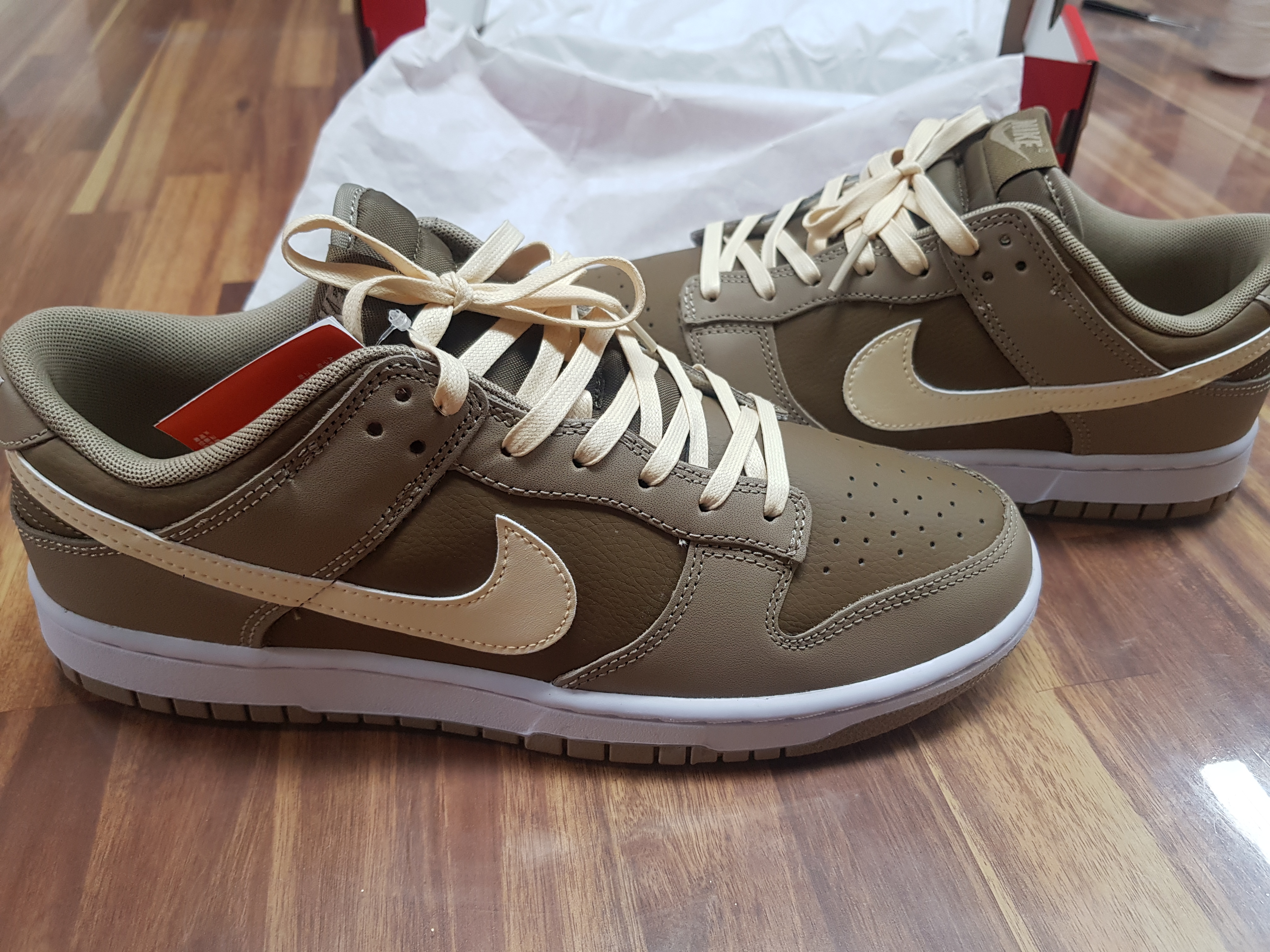 Nike Dunk Low Retro Khaki Hazel Rush 착용 스타일