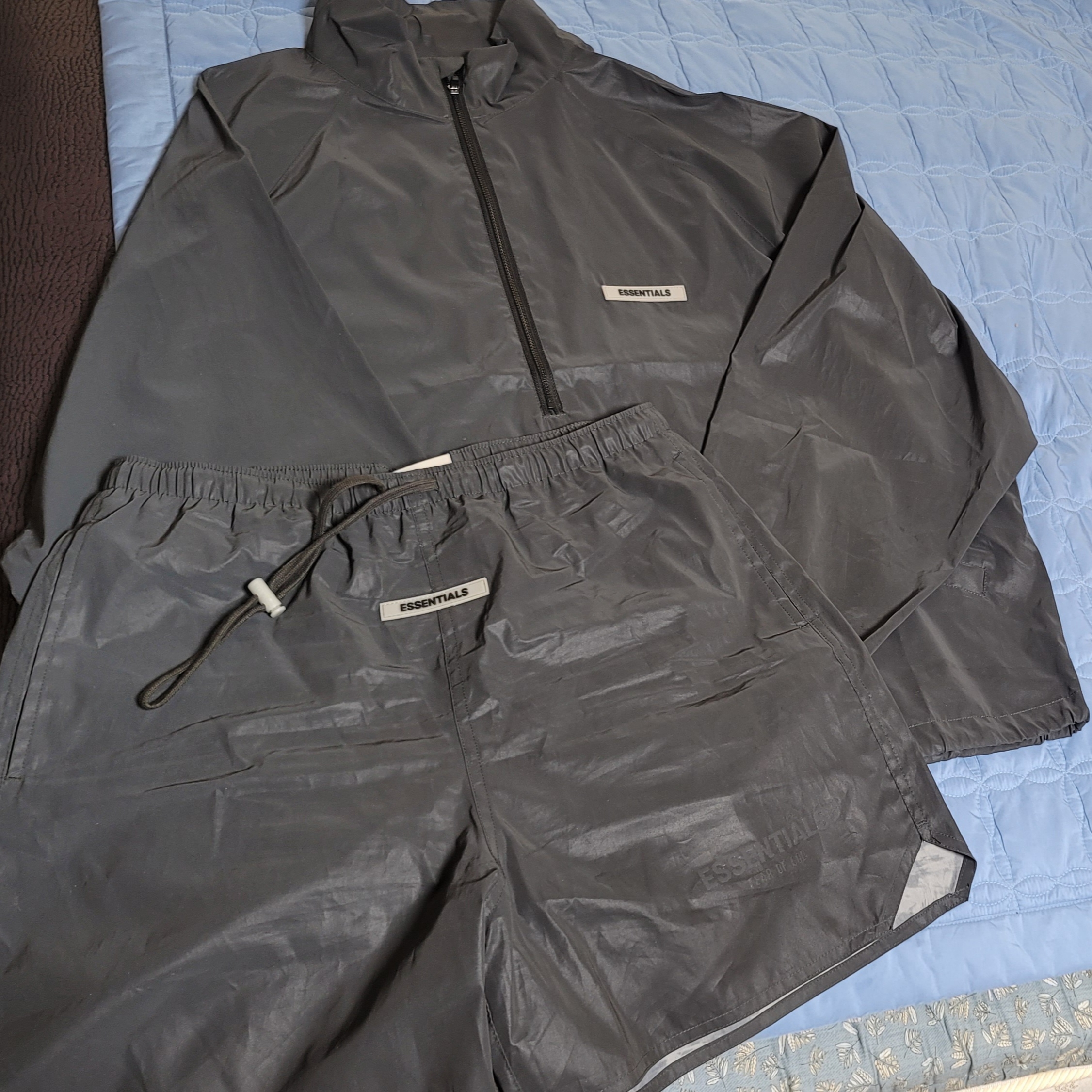 Essentials Track Jacket Iridescent - 20SS, Essentials Volley Shorts Iridescent - 20SS 착용 스타일