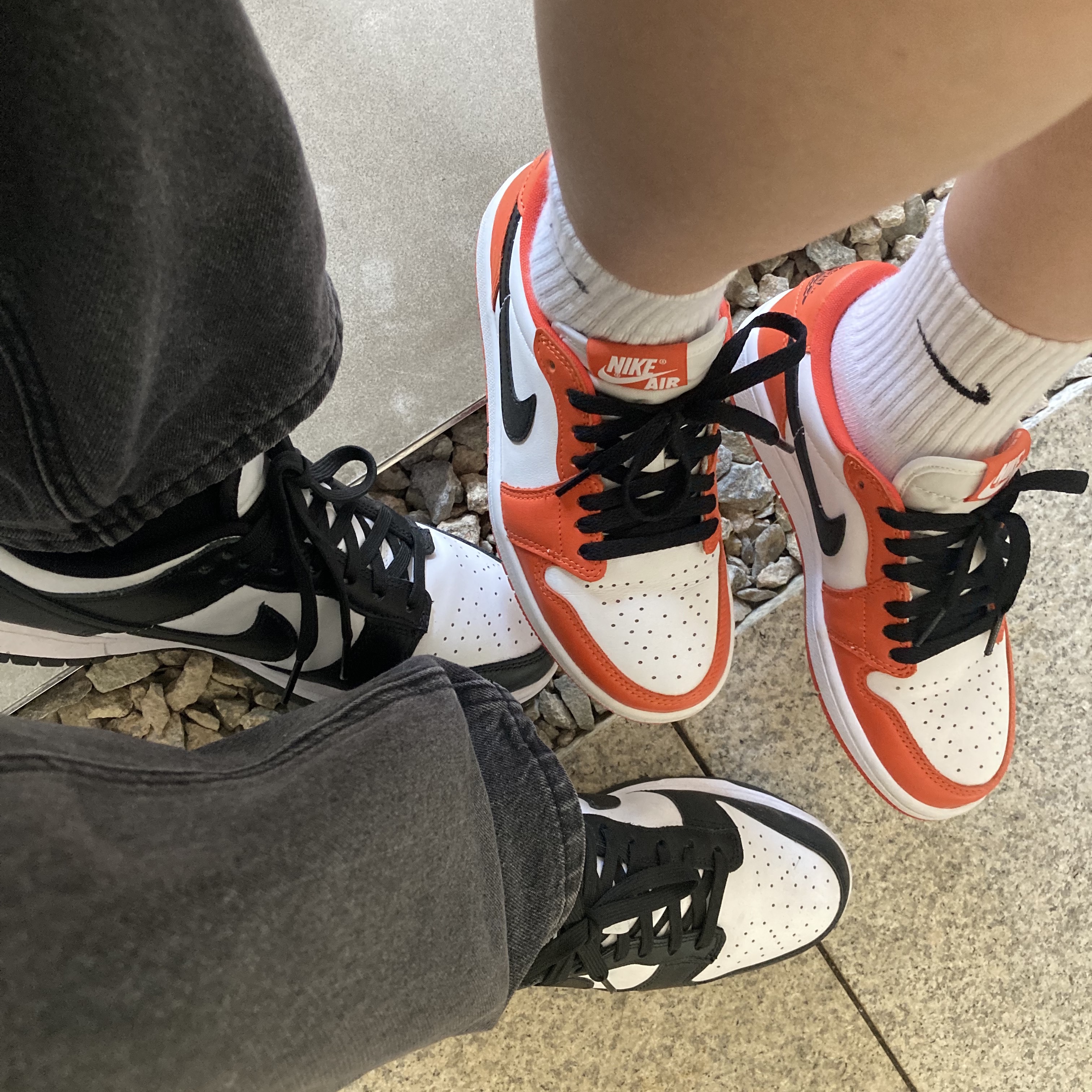 (W) Jordan 1 Low OG Starfish, Nike Dunk Low Retro Black 착용 스타일 - 1