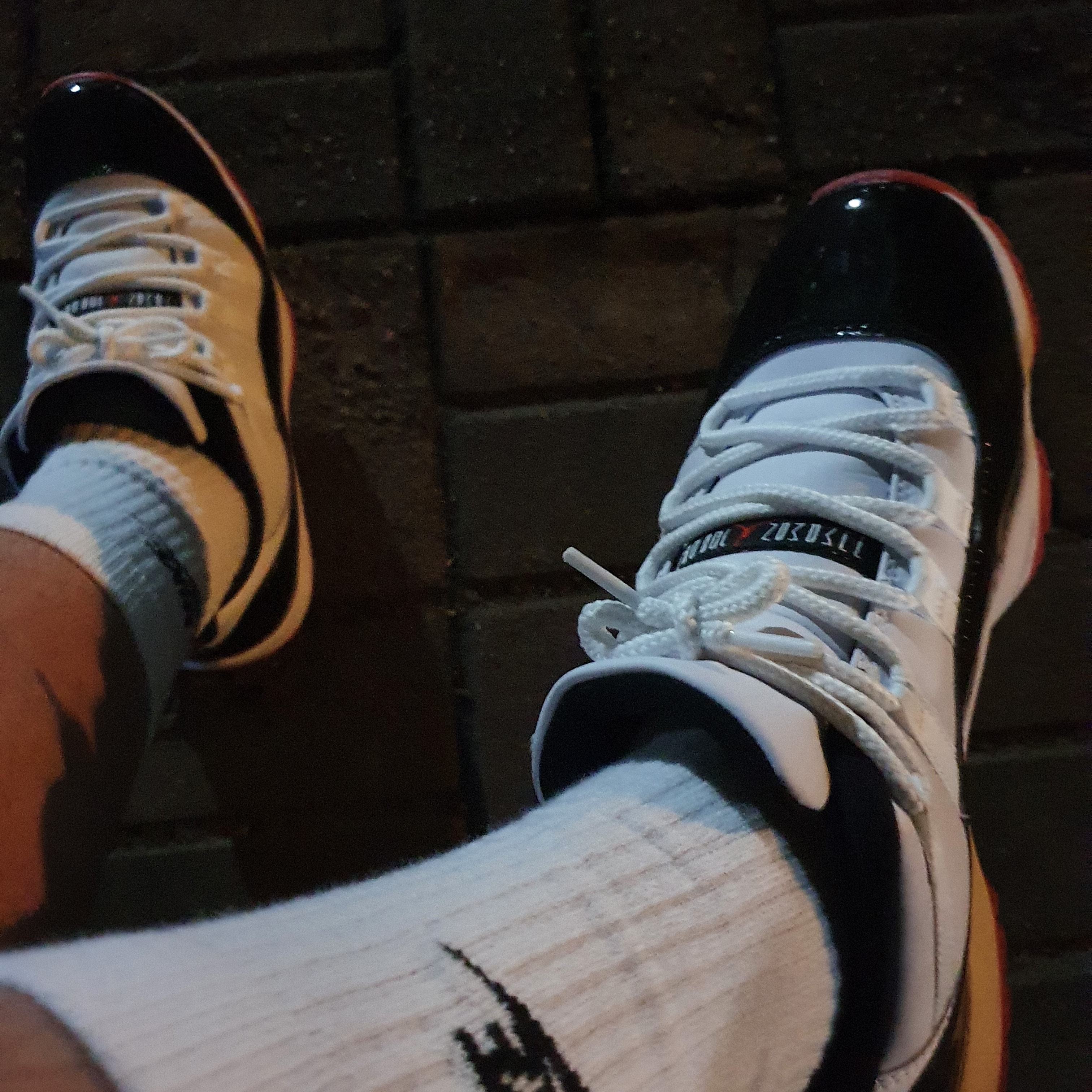 Jordan 11 Retro Low Concord Bred 착용 스타일 - 2