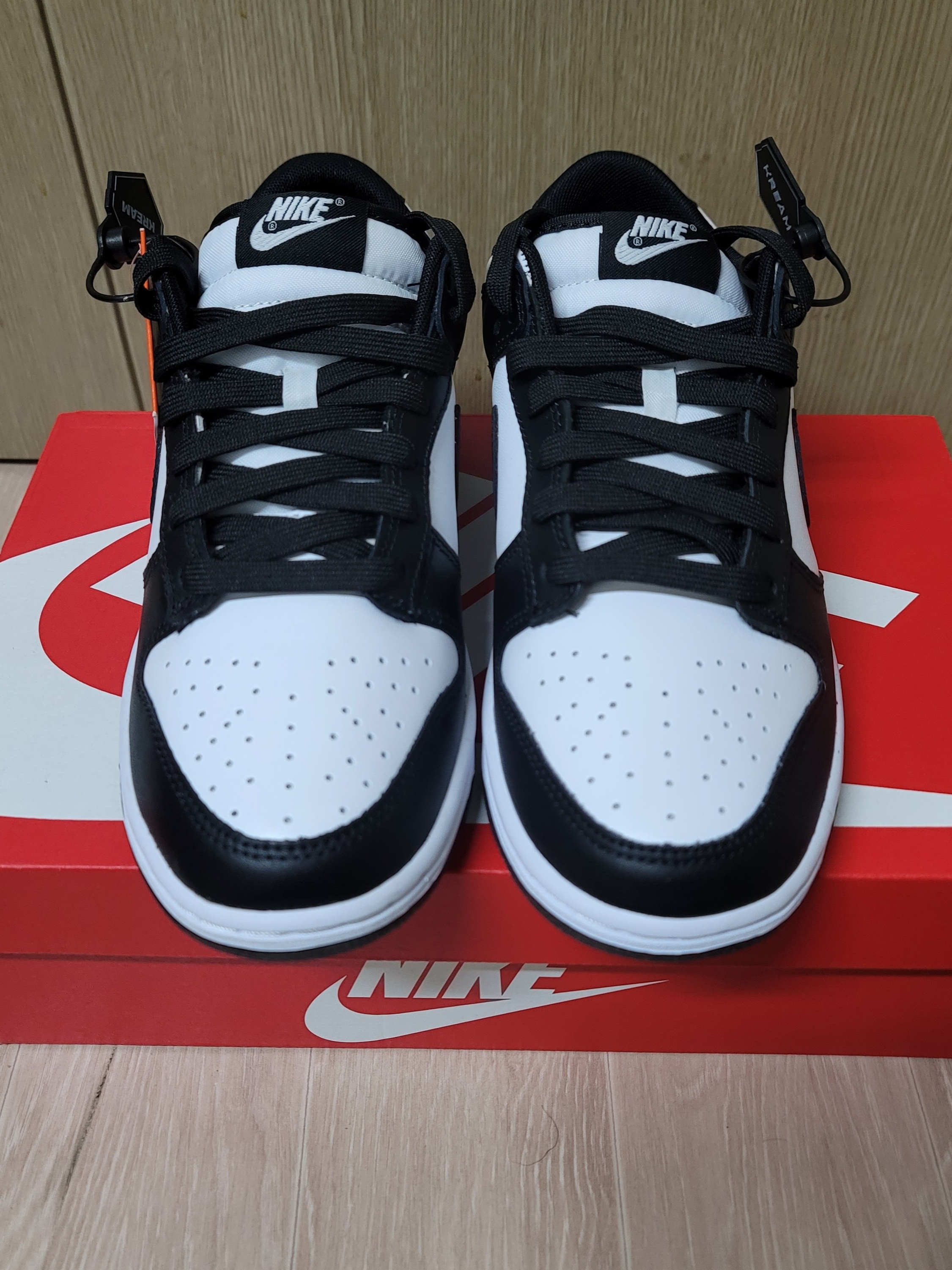 Nike Dunk Low Retro Black 착용 스타일 - 2