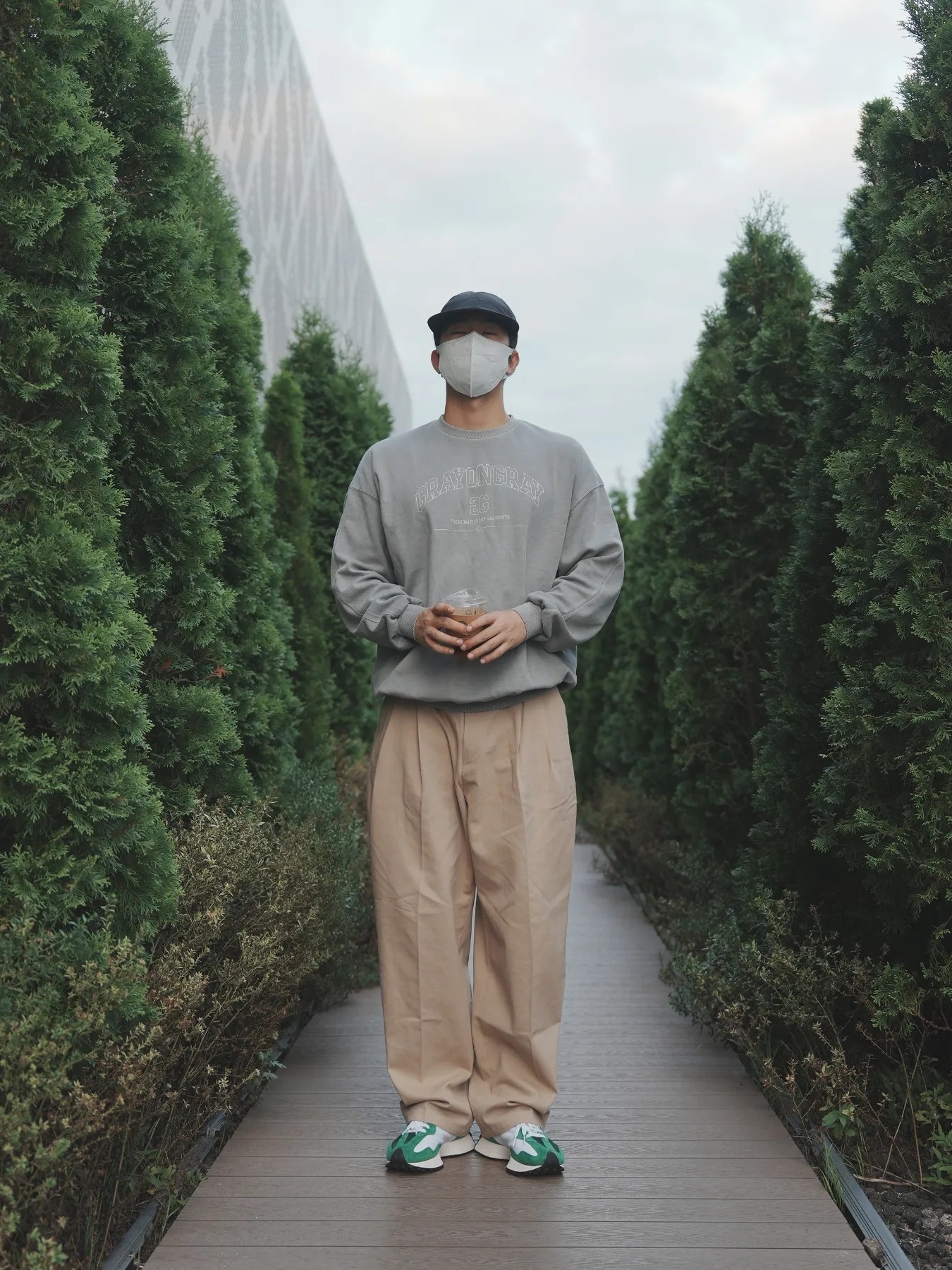 New Balance 327 Grey 착용 스타일 - 2