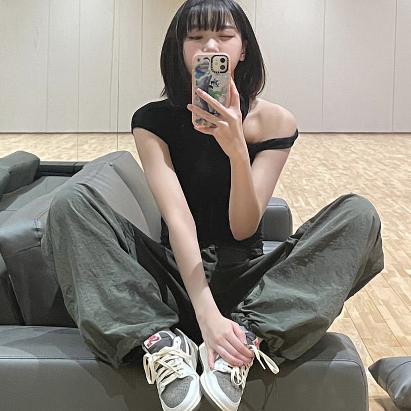 Jordan 1 x Travis Scott Retro Low OG SP Sail and Ridgerock 착용 스타일 - 1